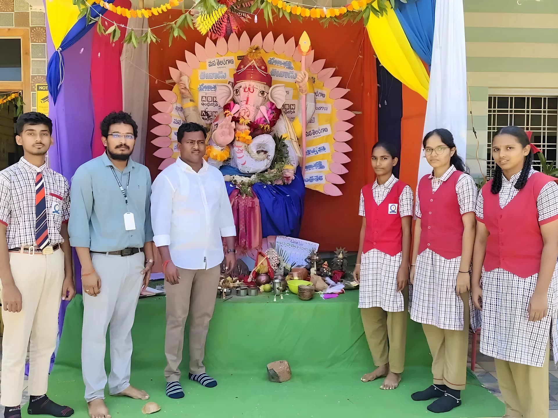 న్యూస్ పేపర్తో వినాయకుడు