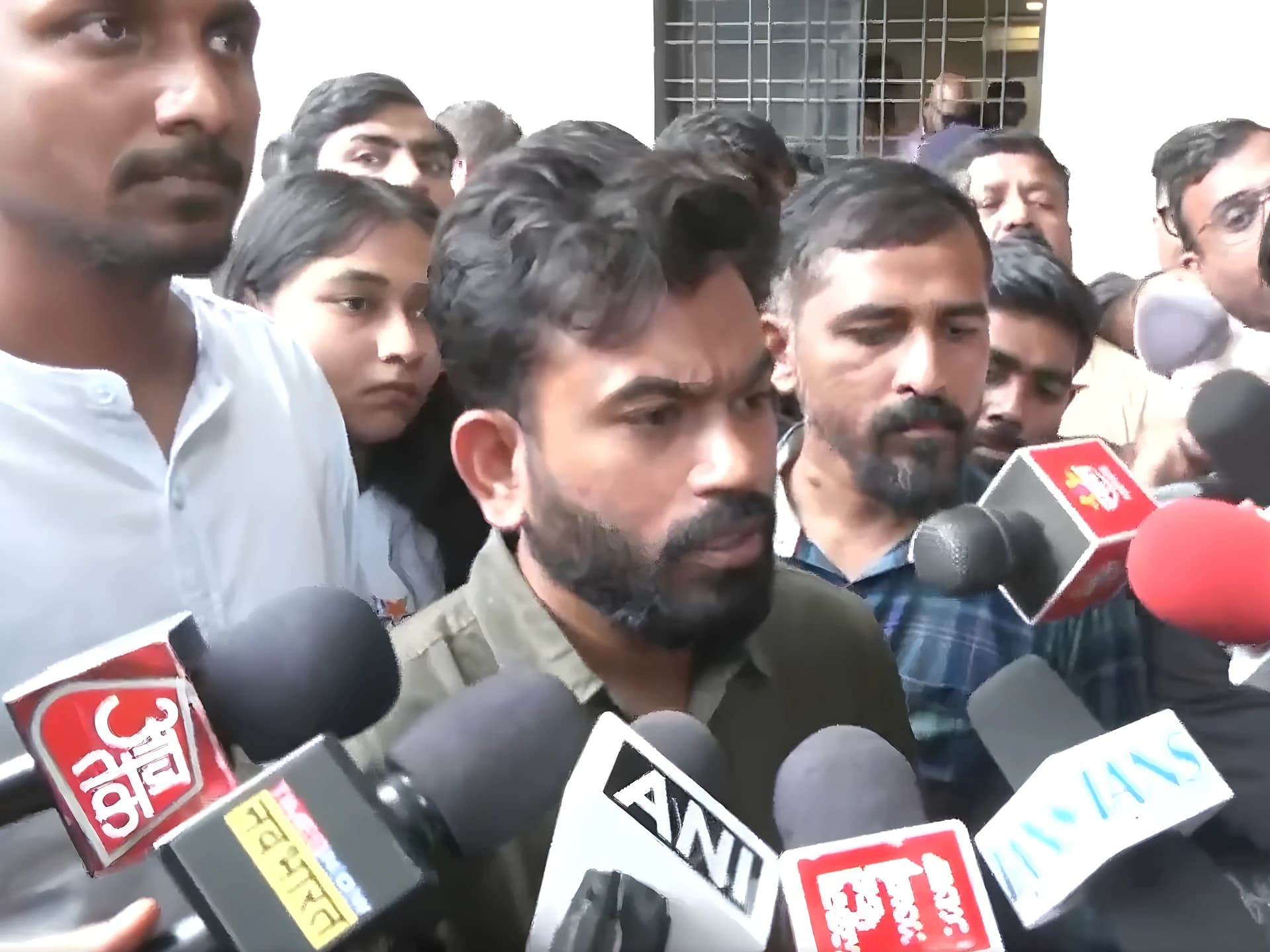 ‘Adivasi School Thik Karo’ క్యాంపెయిన్: అభిజీత్ దిప్కే