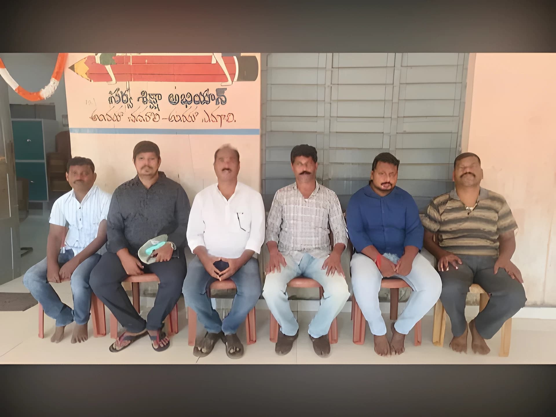 కాంట్రాక్ట్ ఉద్యోగుల సమస్యలపై సత్యాగ్రహ దీక్ష..!