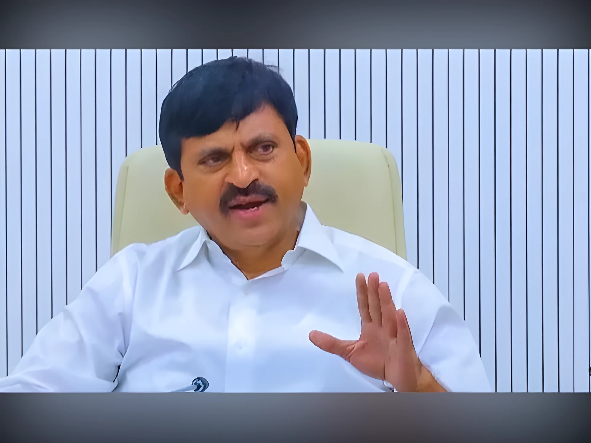 రాయదుర్గంలో ఇందిరమ్మ ఇళ్లకు శంకుస్థాపన