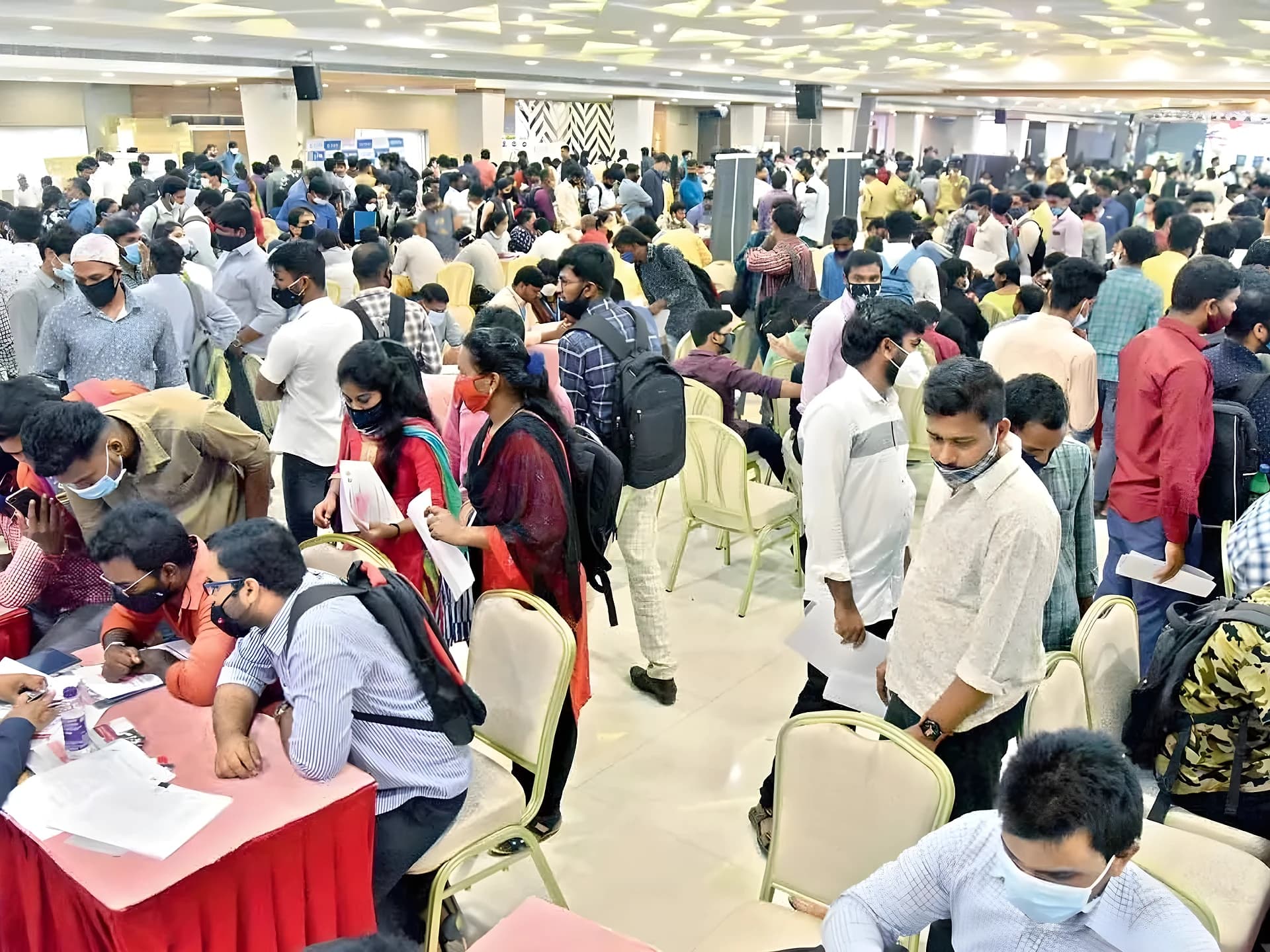 ఊర్లోనే భారీ జాబ్ మేళా.. 5,625 మంది షార్ట్లిస్ట్