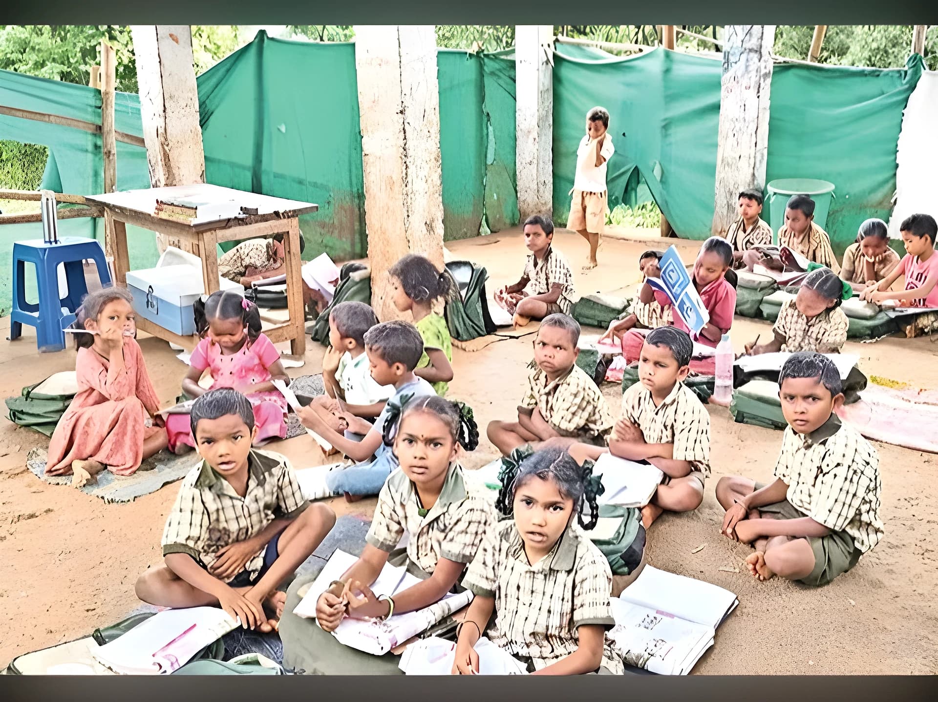 పరదాల చాటునే పిల్లల చదువులు