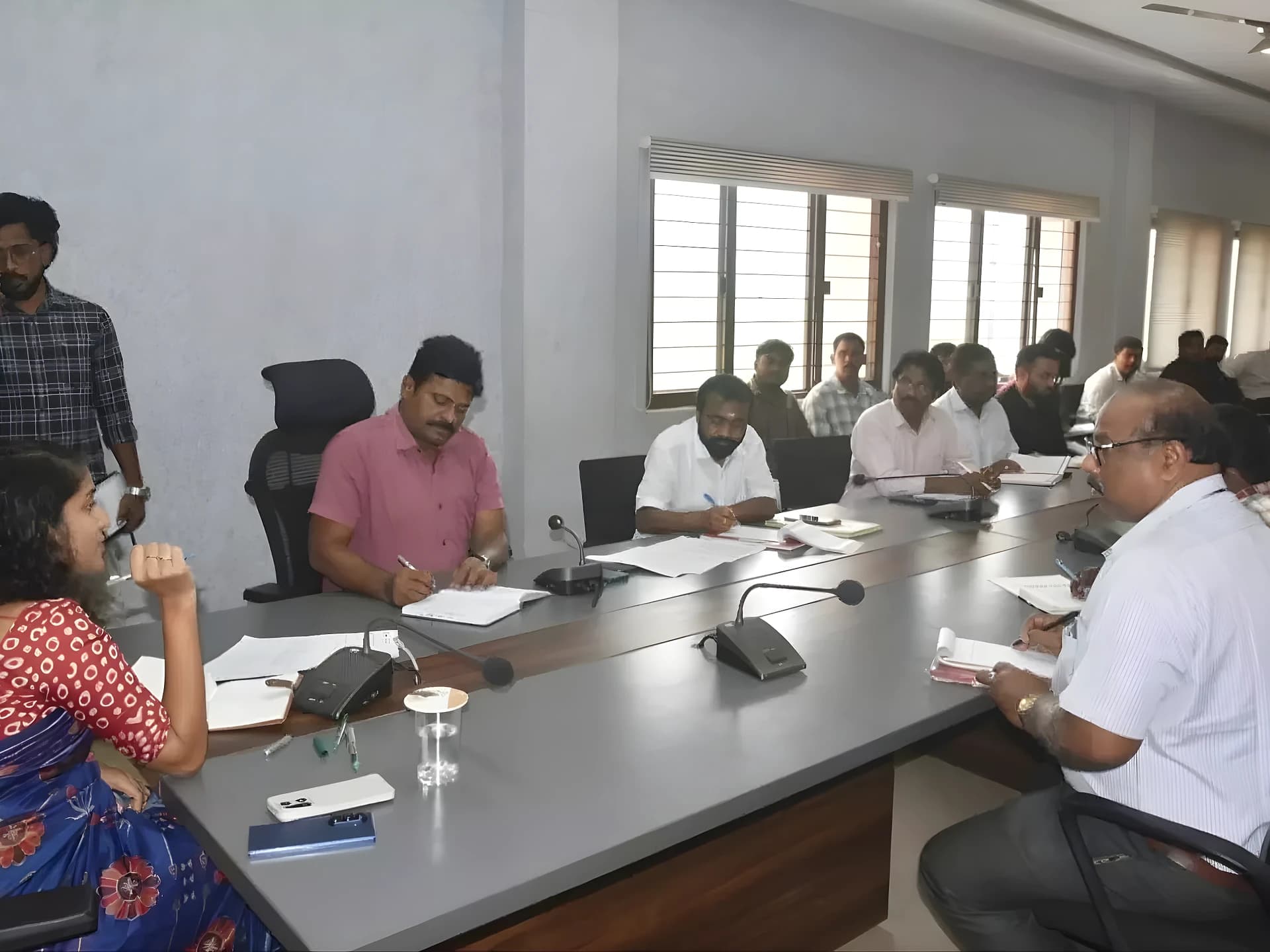 రెవెన్యూ పనులు పెండింగ్ లేకుండా పూర్తి చేయాలి: జేసీ