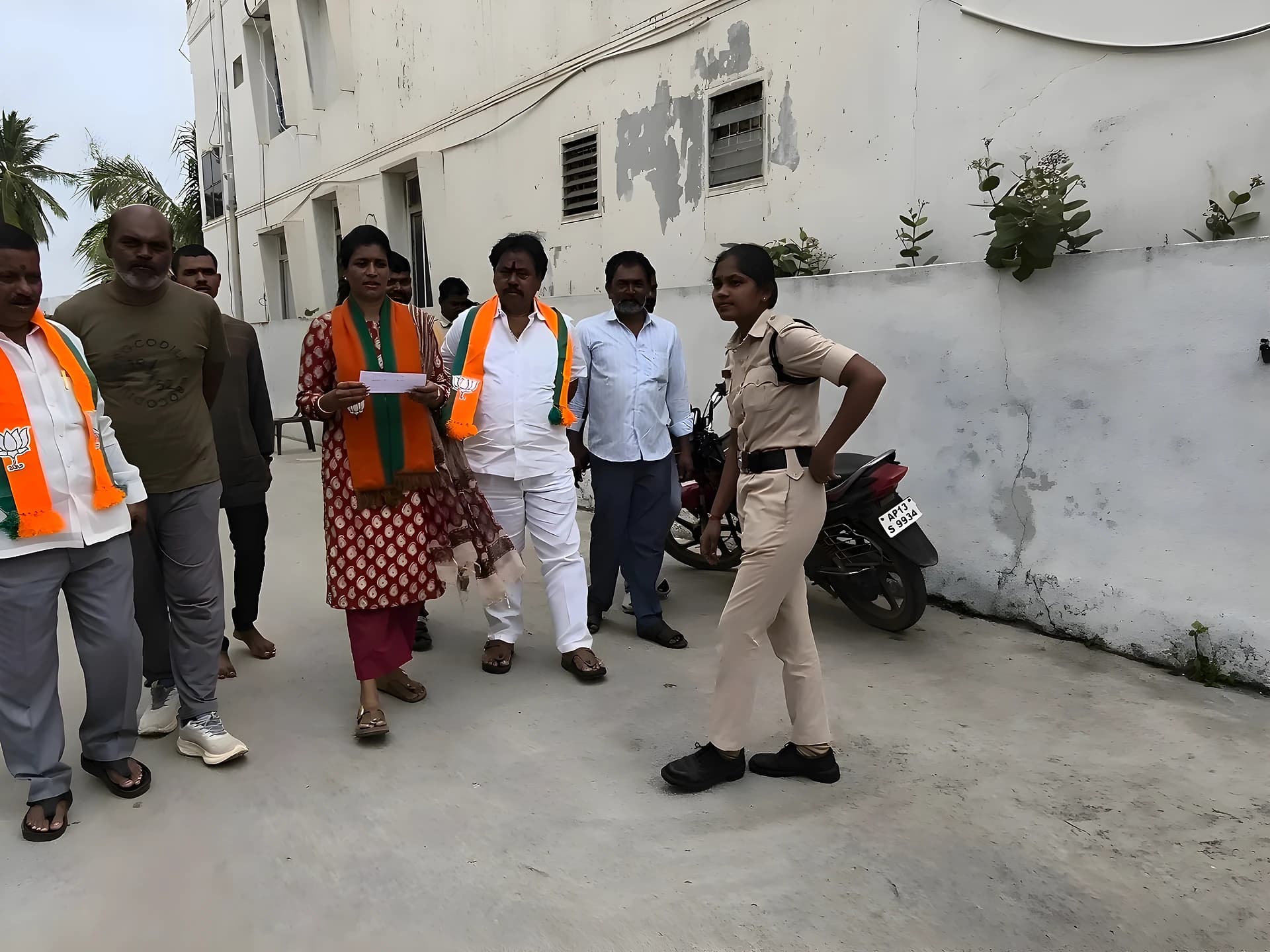 గద్వాలలో బీజేపీ నేతల హౌస్ అరెస్ట్