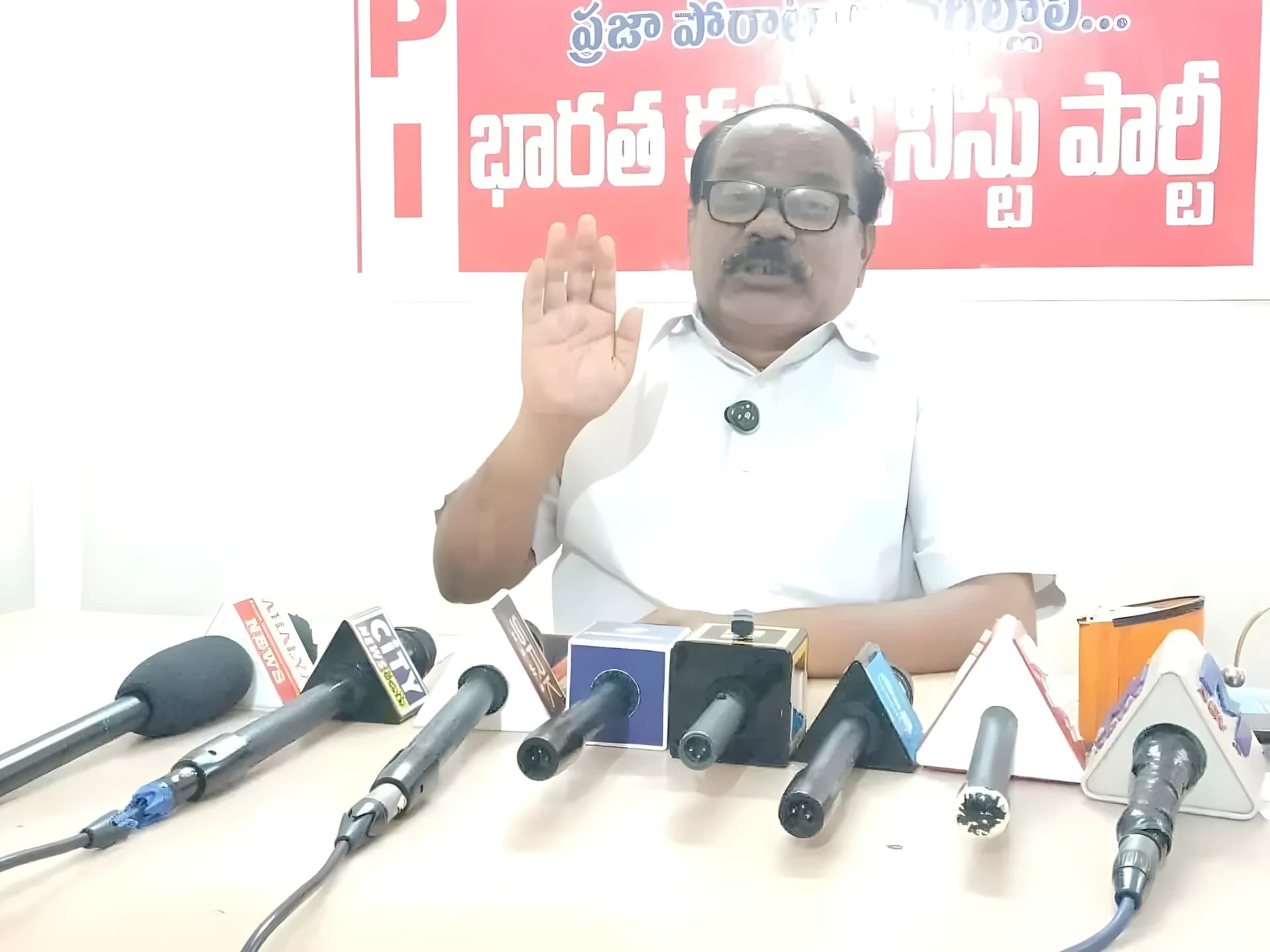 ఒక్కో రైతు కుటుంబానికి రూ.50 వేలు ఇవ్వాలి: అజయ్కుమార్
