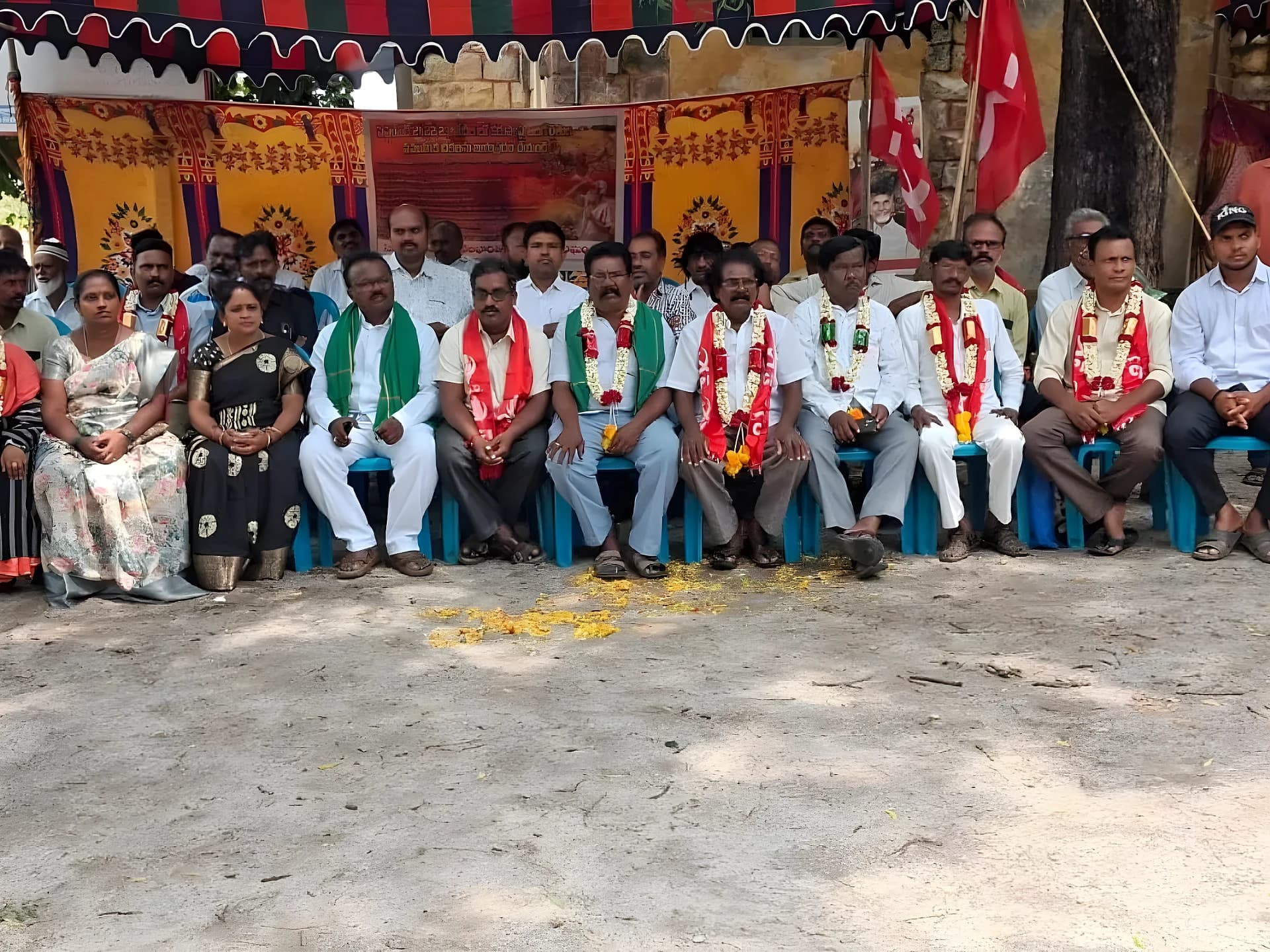 కరువు జిల్లాగా ప్రకటించాలని దీక్షలు