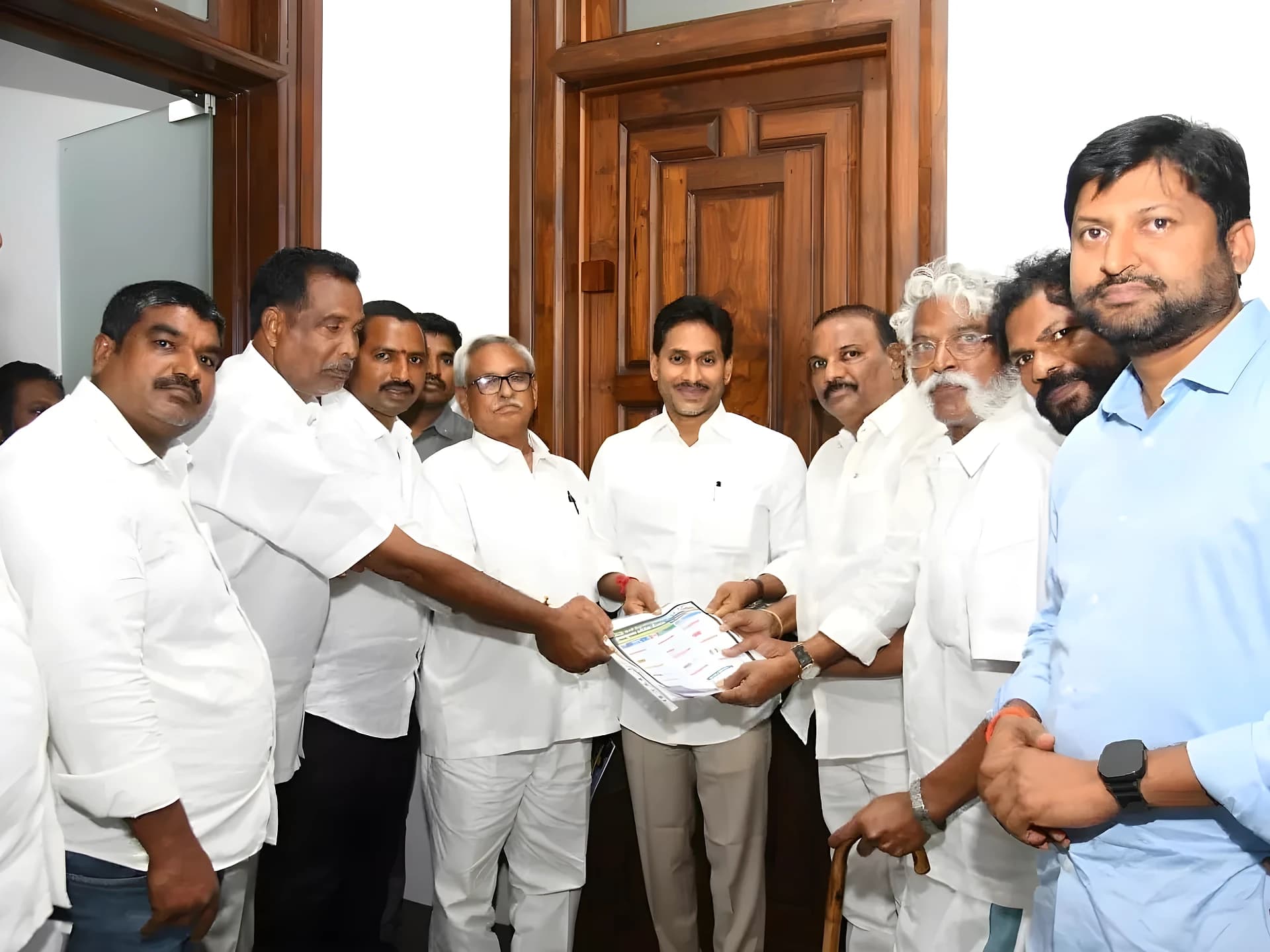 UCG ప్రాజెక్ట్పై జగన్కు రైతుల వినతి