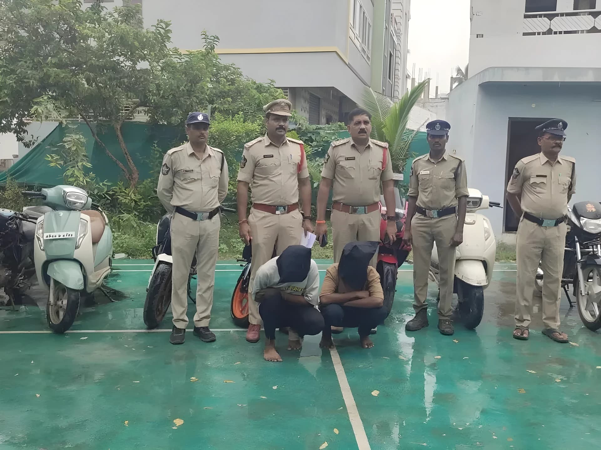దొంగతనాల కేసులో నలుగురు అరెస్ట్