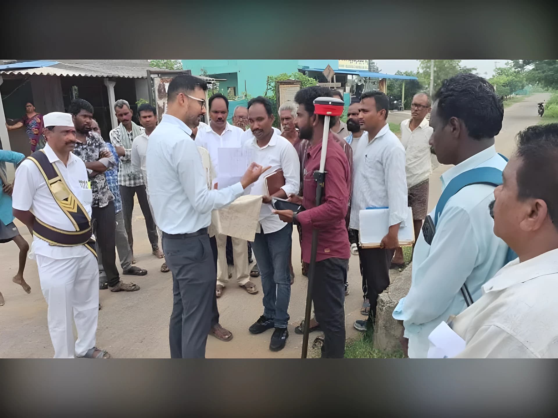 భూముల రీ సర్వే టైమ్కి పూర్తి చేయాల్సిందే