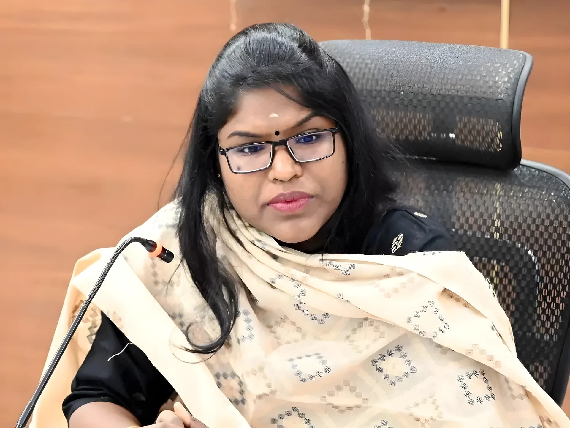 లోతట్టు ప్రాంతాల ప్రజలను అలర్ట్ చేయాలి