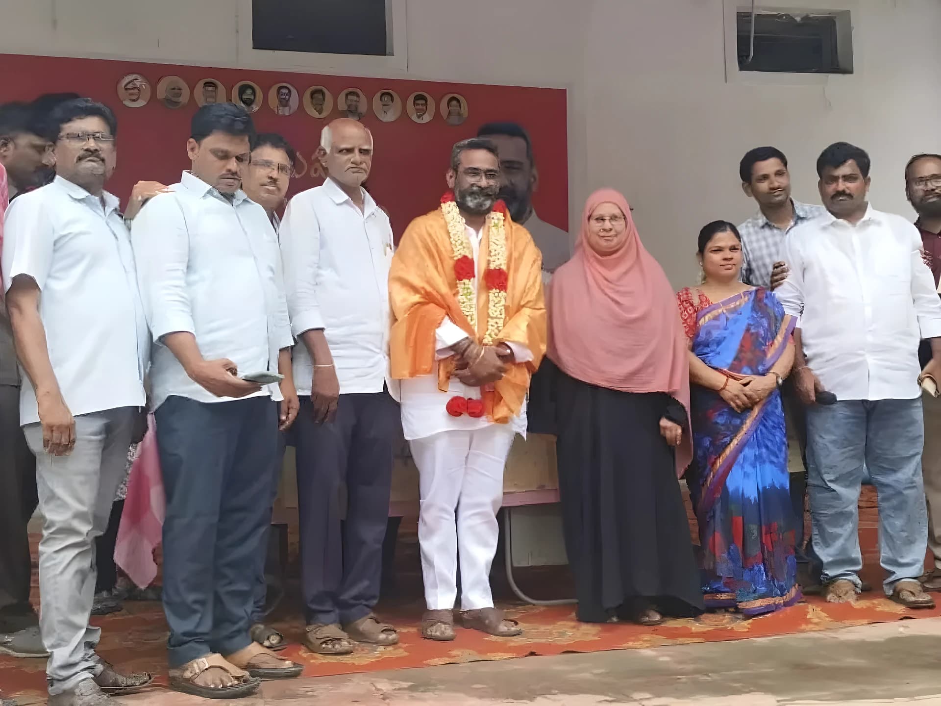 సొంత నిధులతో కంప్యూటర్లు అందిస్తా: MLA