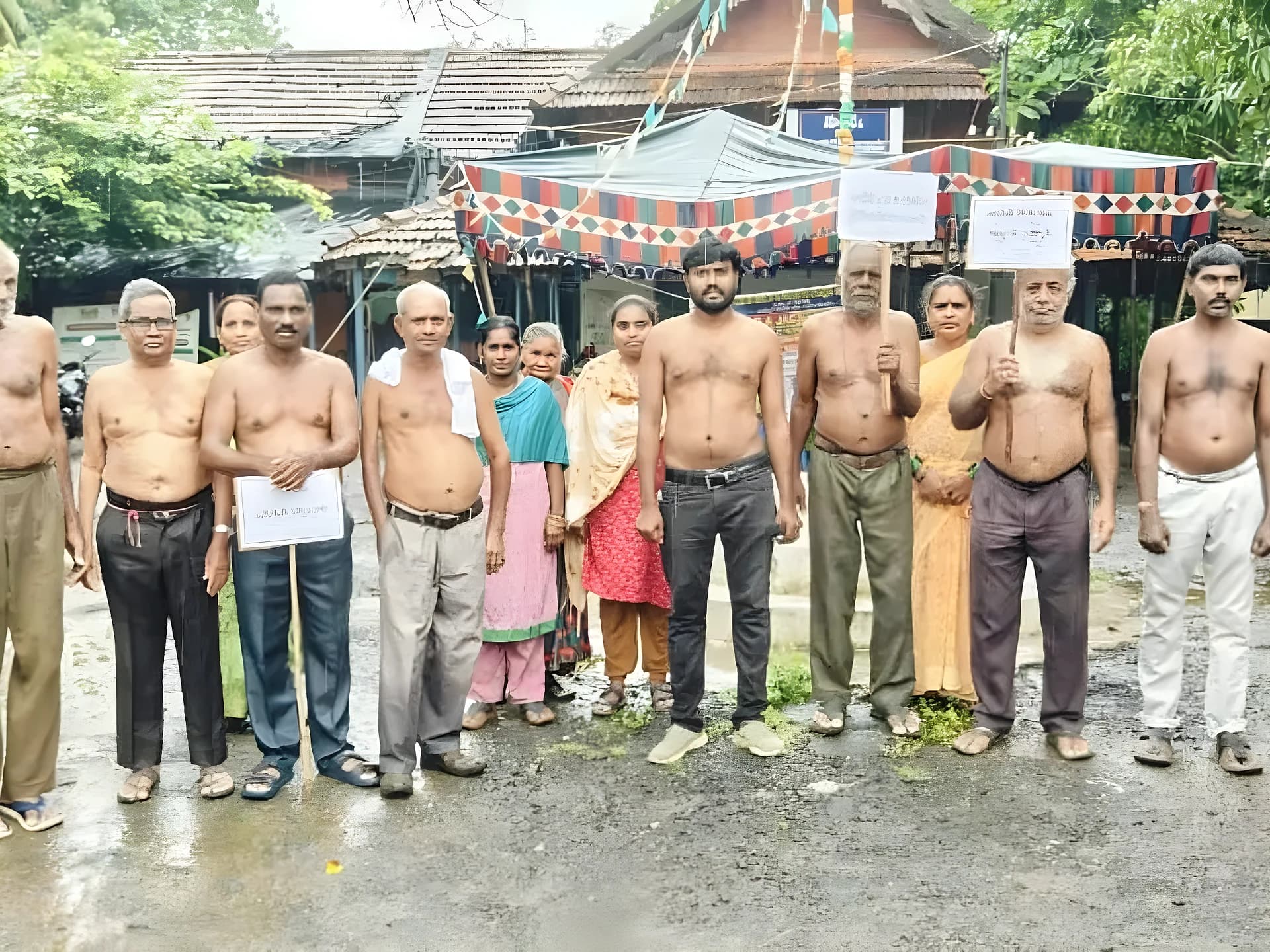 రాజోలులో వీఆర్ఏల అర్ధనగ్న నిరసన