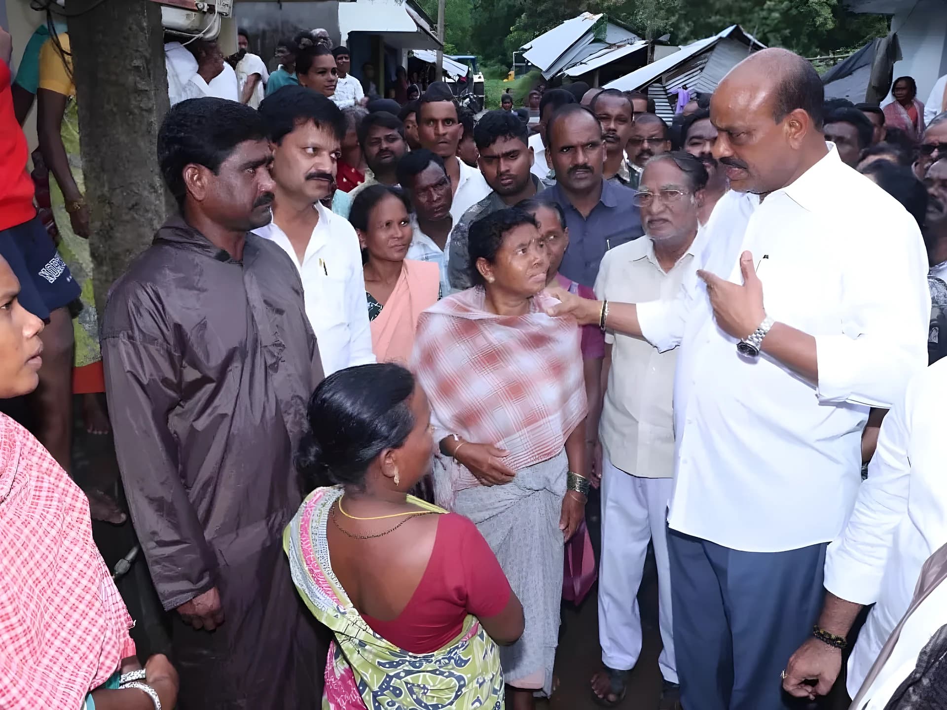శరత్కుమార్ కుటుంబానికి అండగా ఉంటాం: మంత్రి