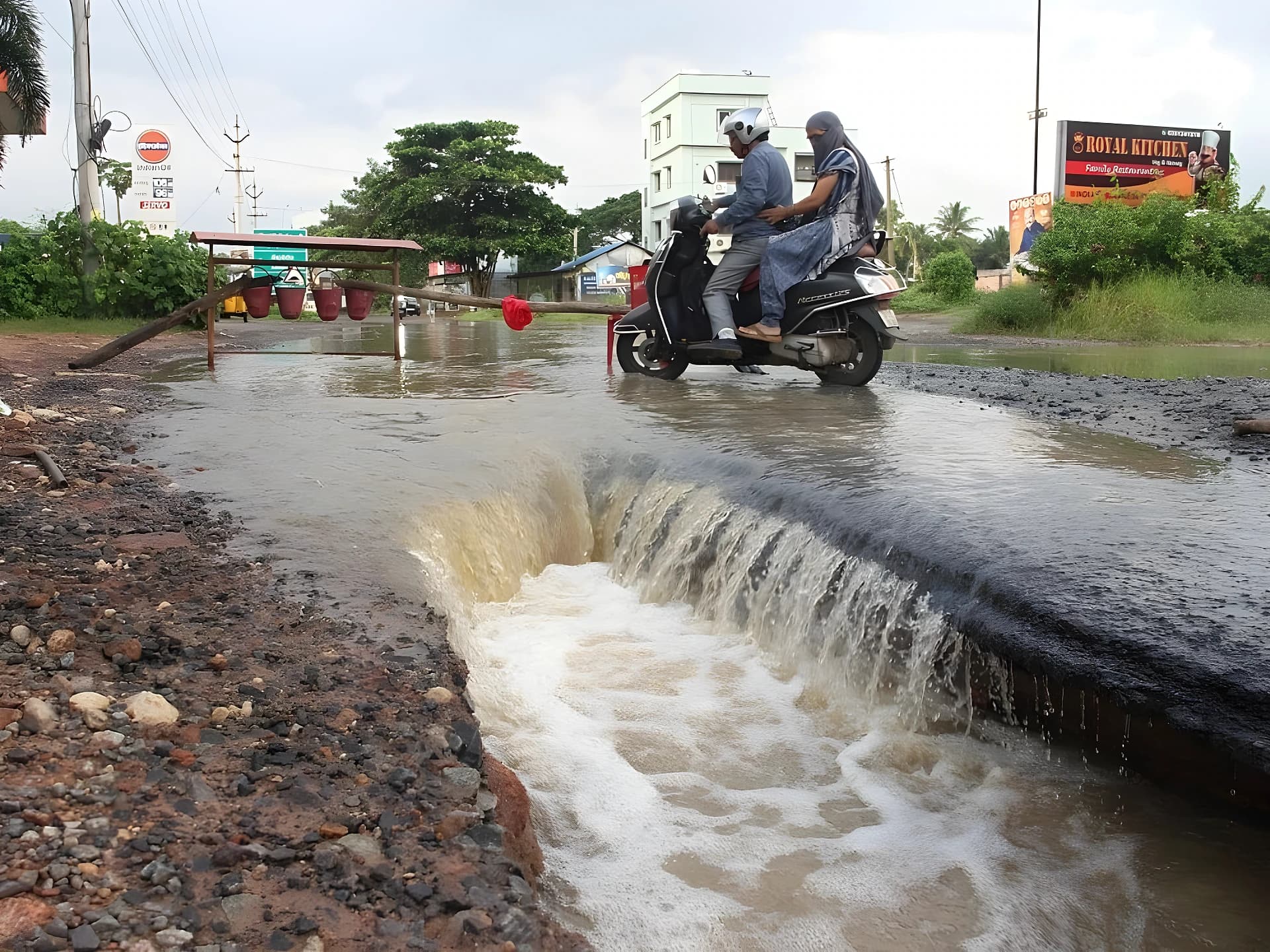 వర్షాల బీభత్సం.. 613 కి.మీ రోడ్లు డ్యామేజ్!