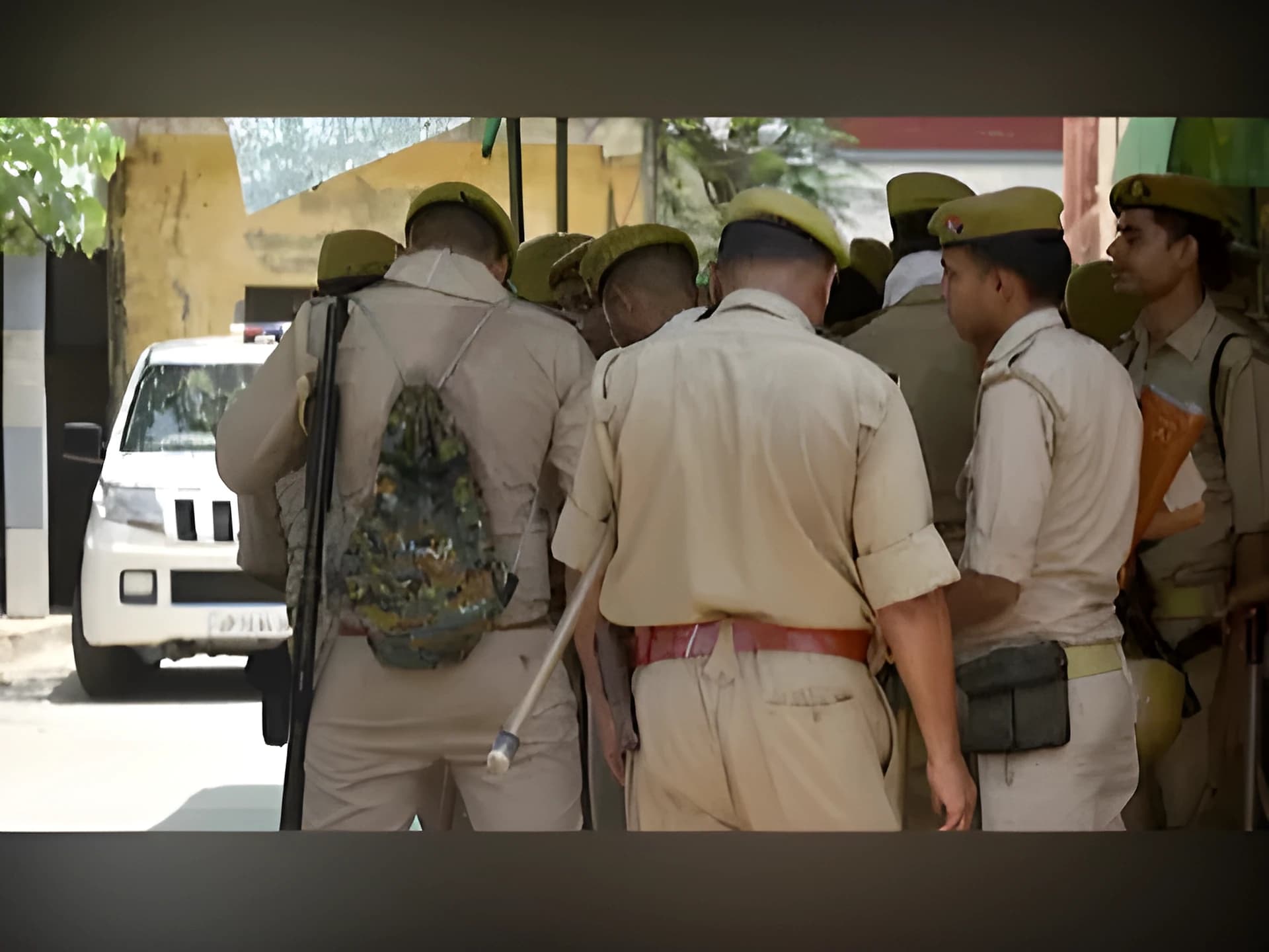 పోలీసులే నిందితులు..మహిళపై గ్యాంగ్రేప్