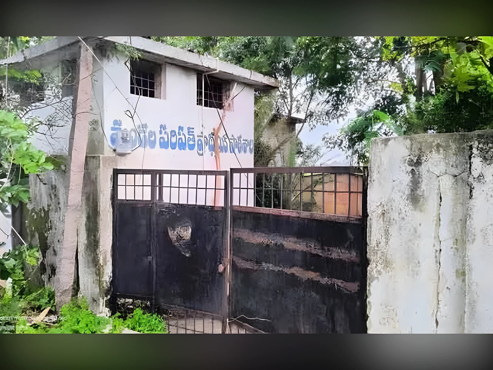 నాలుగు గవర్నమెంట్ స్కూల్స్ క్లోజ్