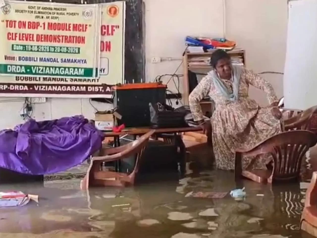బొబ్బిలి MPDO ఆఫీసులోకి వరద నీరు