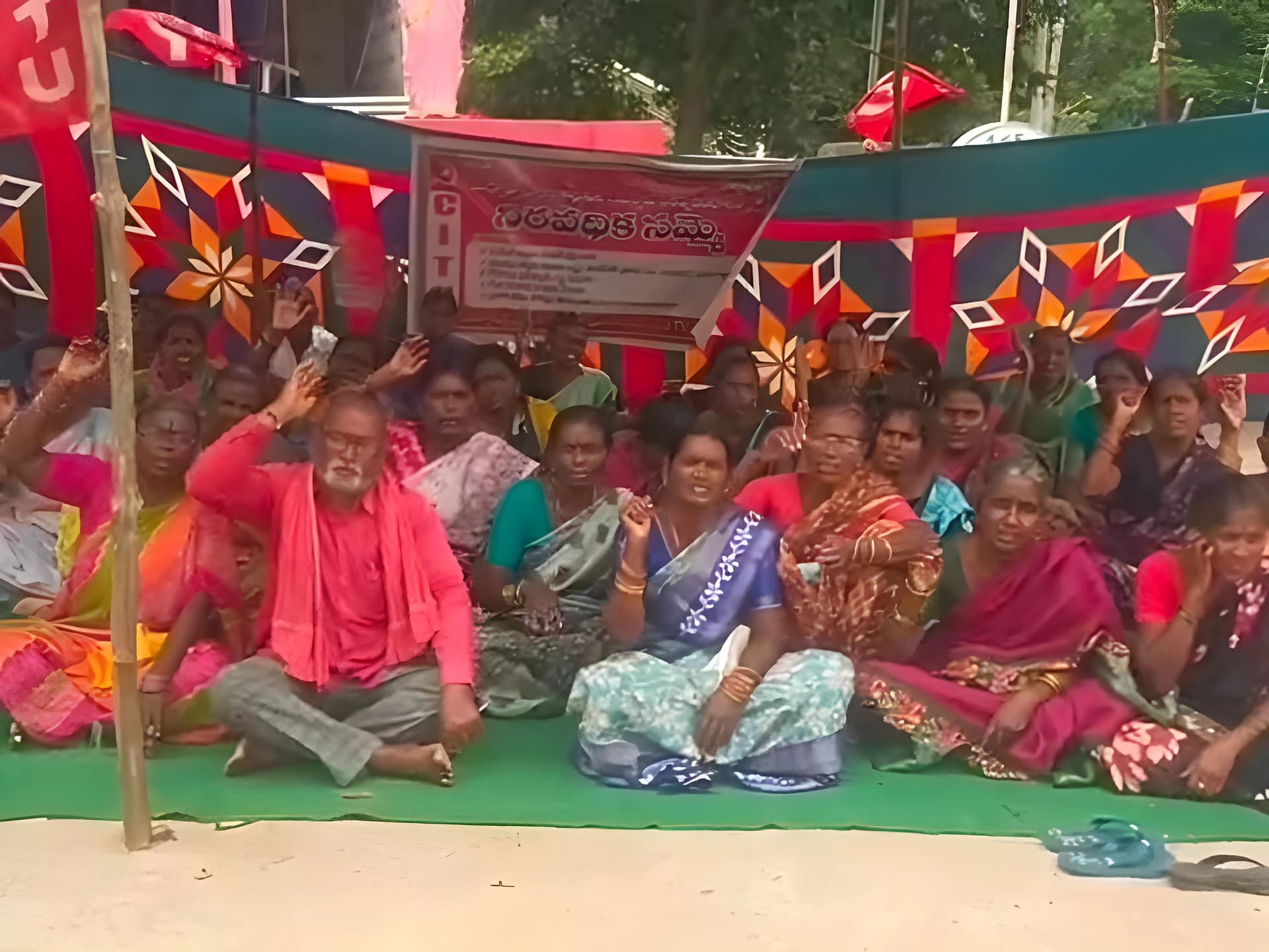 'మధ్యాహ్న భోజన పెండింగ్ బిల్లులను విడుదల చేయాలి'