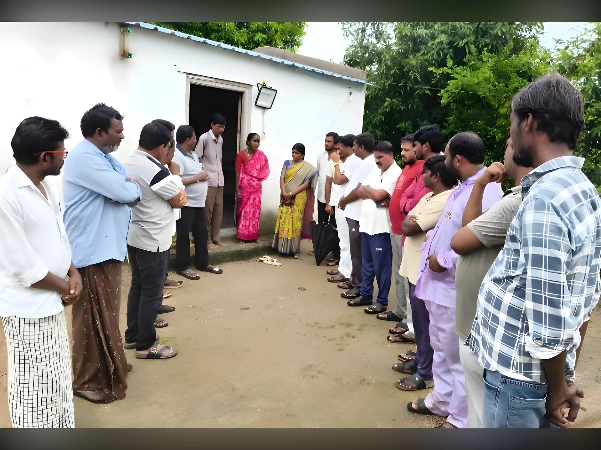 బాధిత కుటుంబాలకు కాంగ్రెస్ నాయకుల పరామర్శ