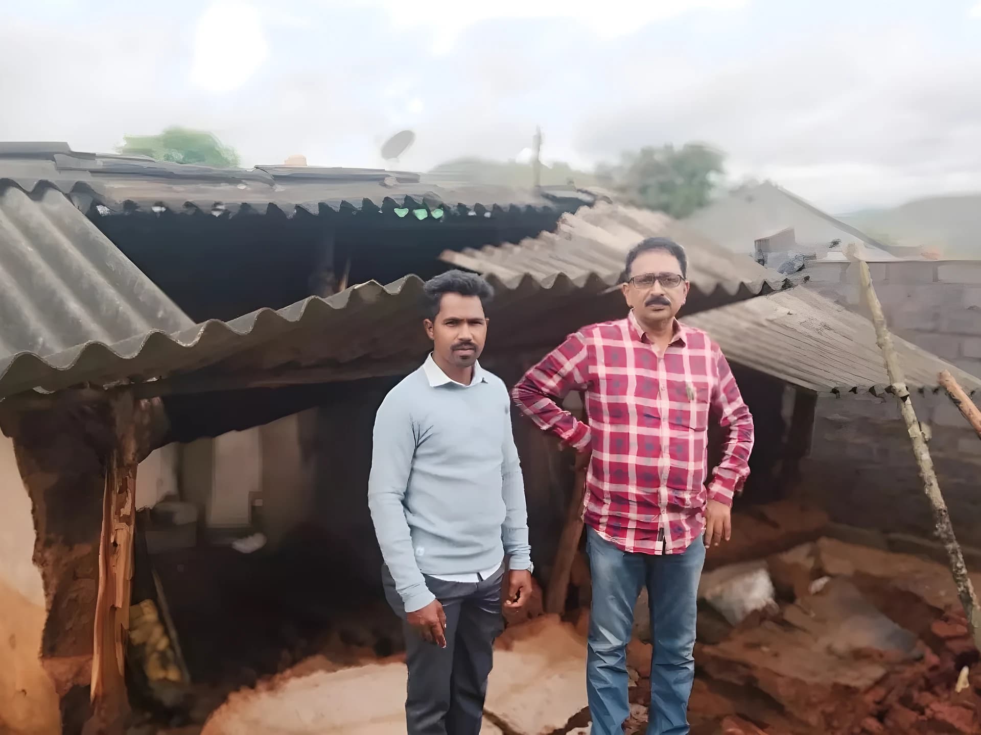 ప్రభుత్వం నుంచి సాయం అందేలా చేస్తా: తహసీల్దార్