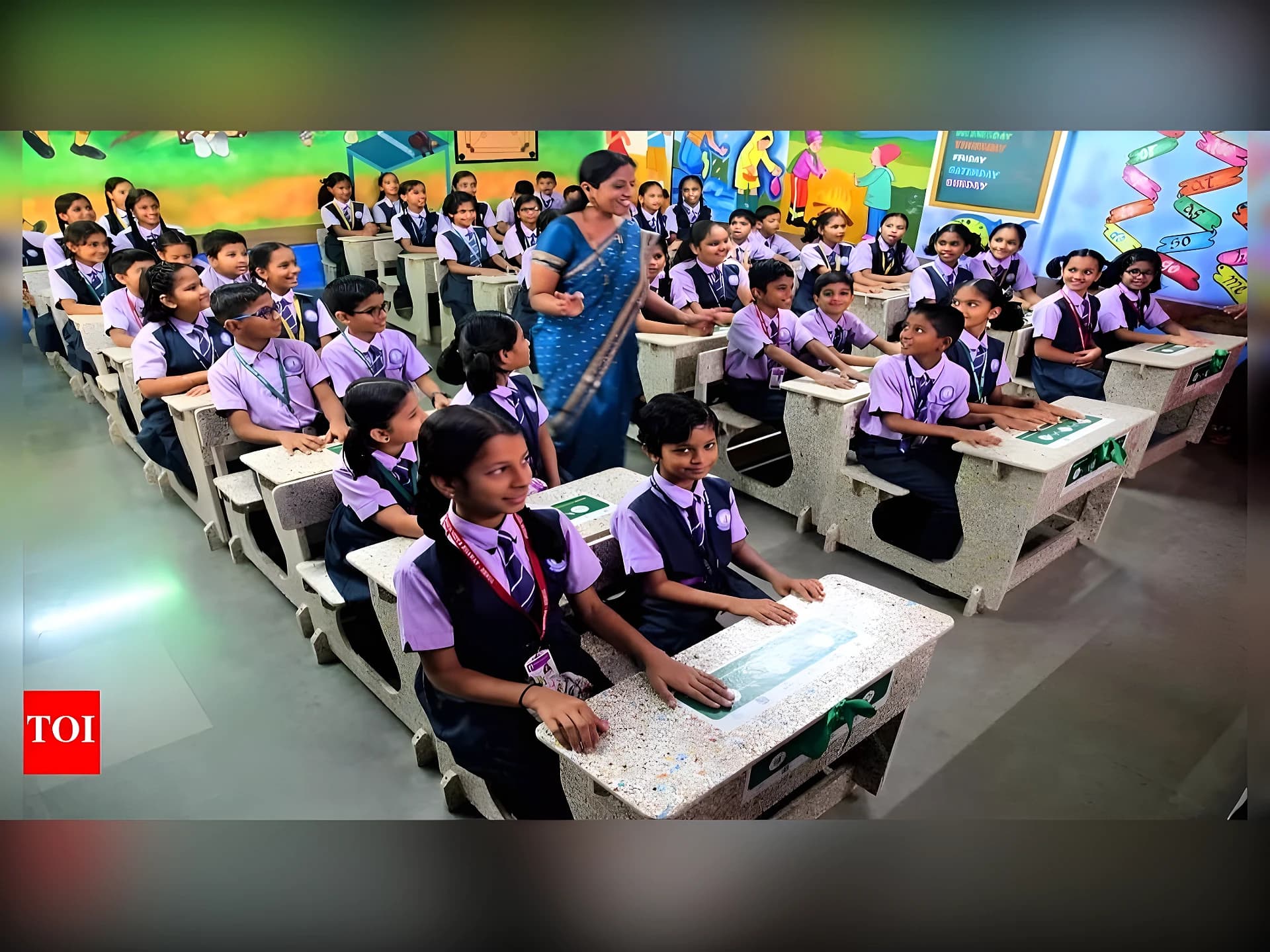 వినాయకుడి విగ్రహాలతో స్టడీ టేబుల్స్