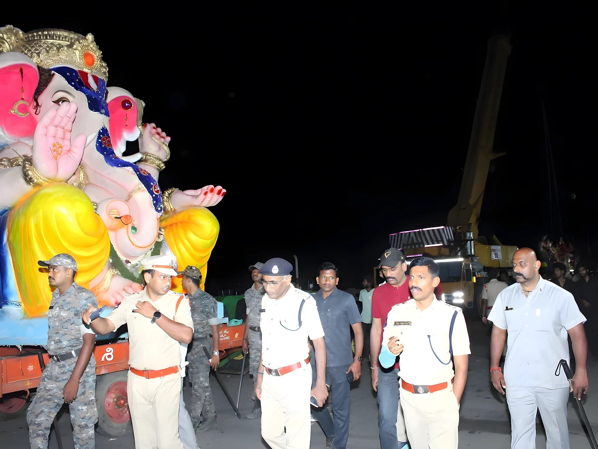 ఉమ్మెడ వంతెన వద్ద పోలీస్ బందోబస్తు పరిశీలన