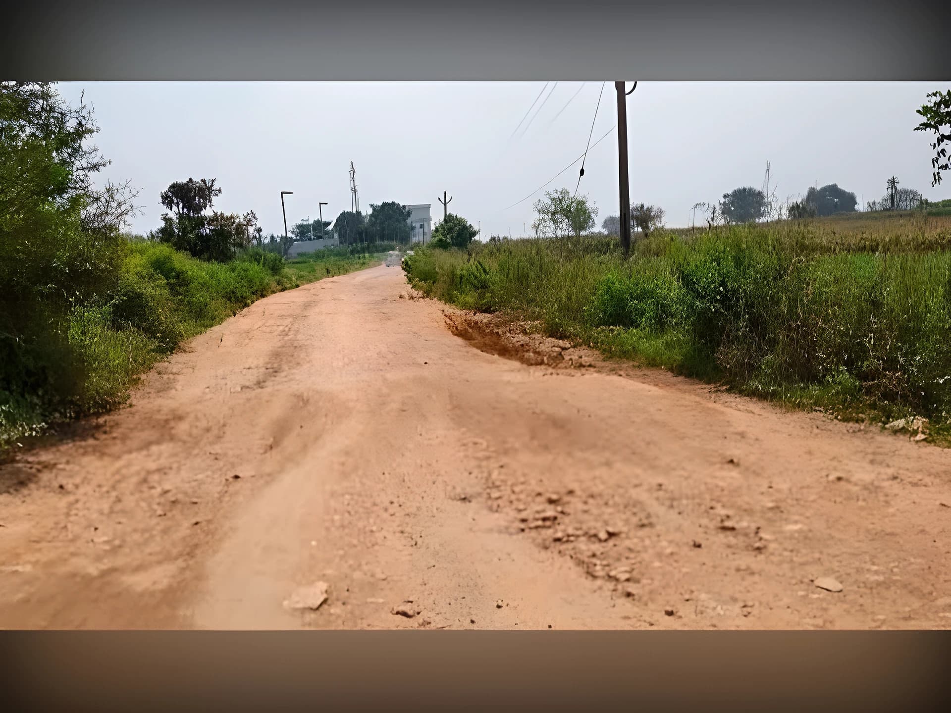 గుంతల రోడ్డు.. రాకపోకలకు ఇబ్బందులు