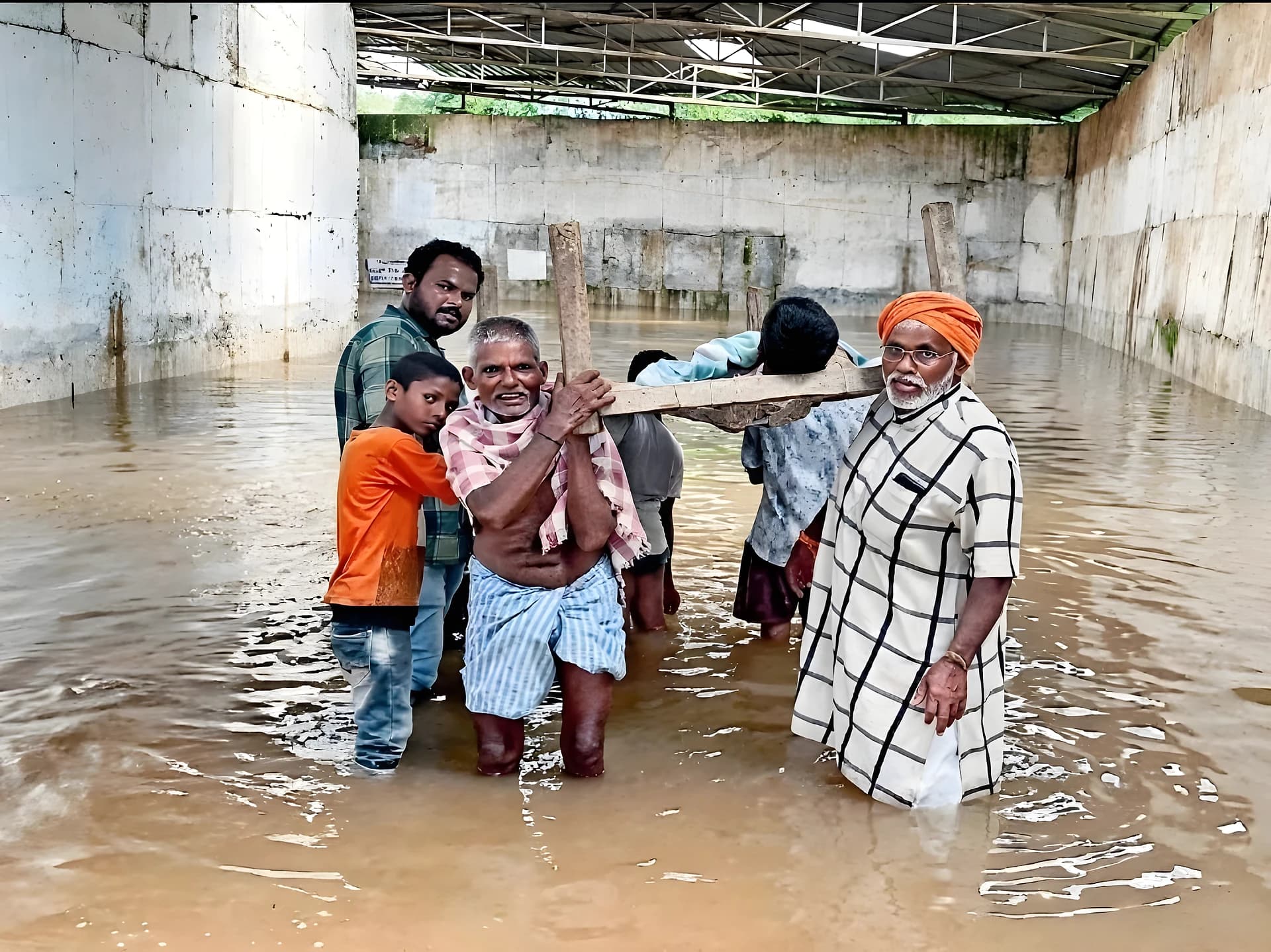 అండర్ పాస్లో నీరు.. ఇబ్బందుల్లో ప్రజలు!