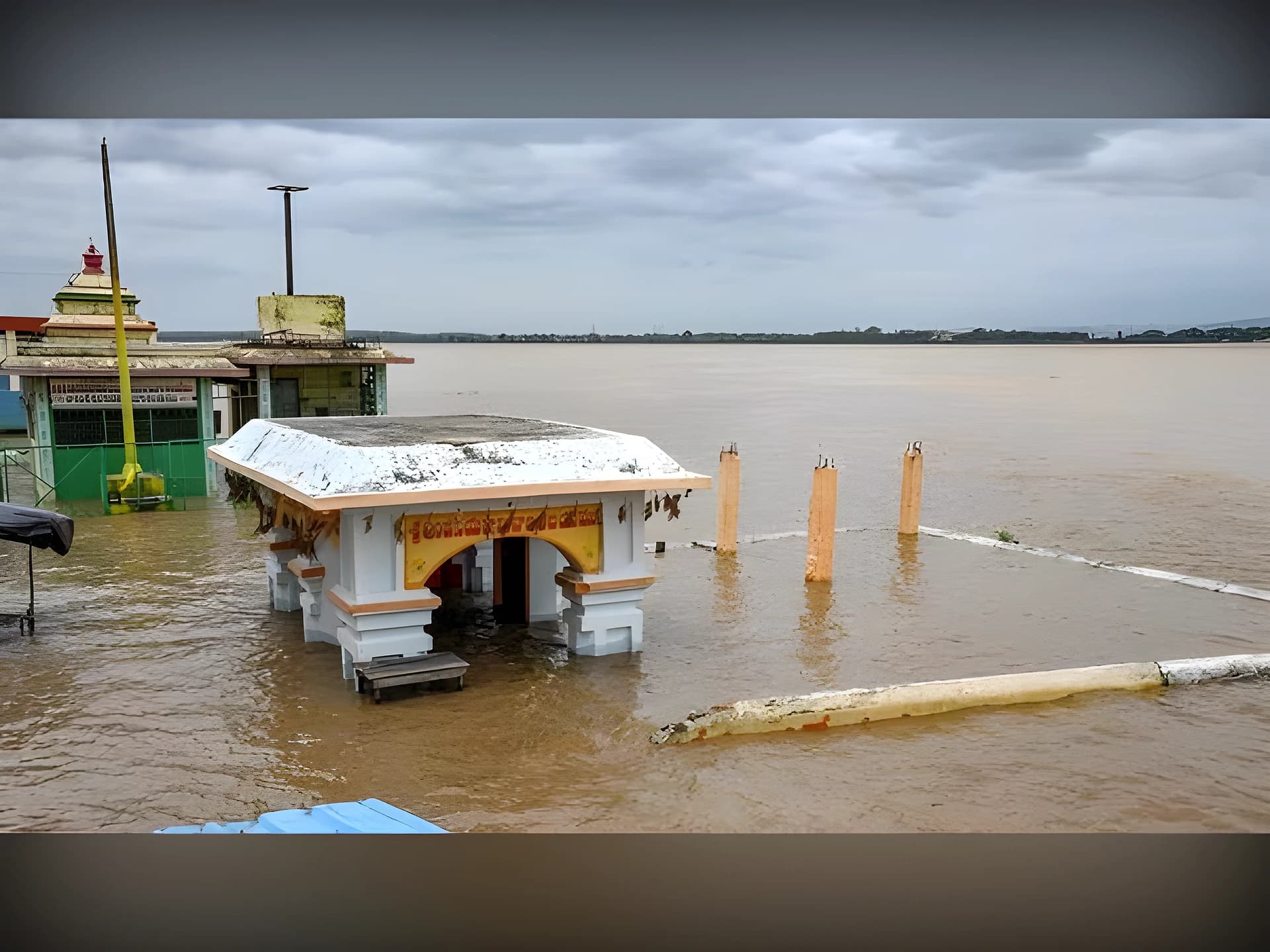 భద్రాచలం దగ్గర పెరిగిన గోదావరి