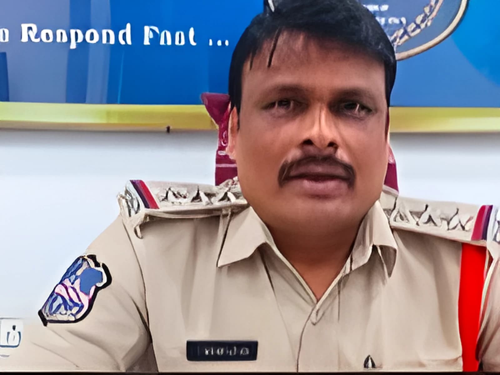 భార్యపై భర్త గొడ్డలితో దాడి!