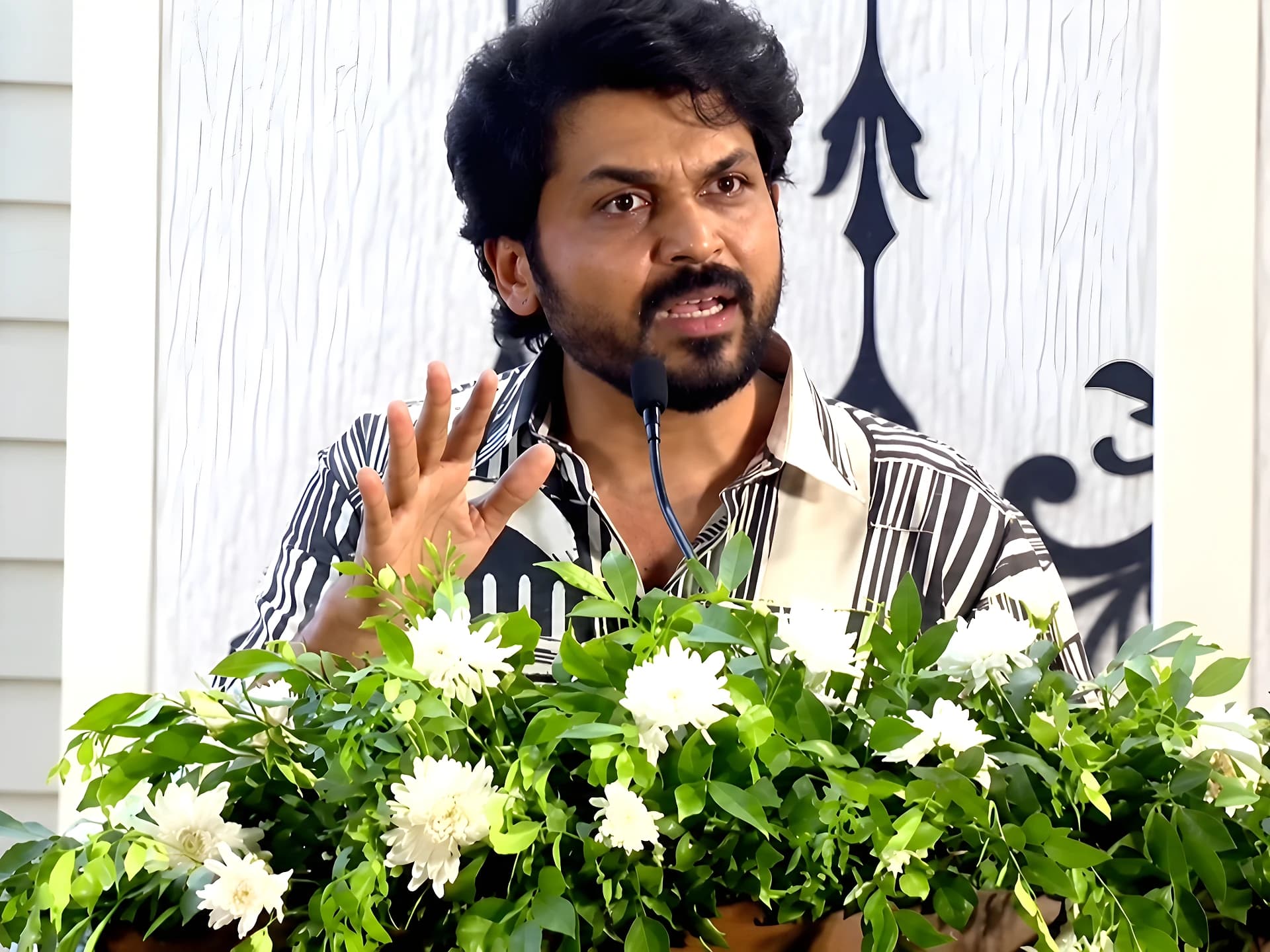 పోలీసులకు వీక్లీ ఆఫ్ ఇవ్వండి: కార్తి