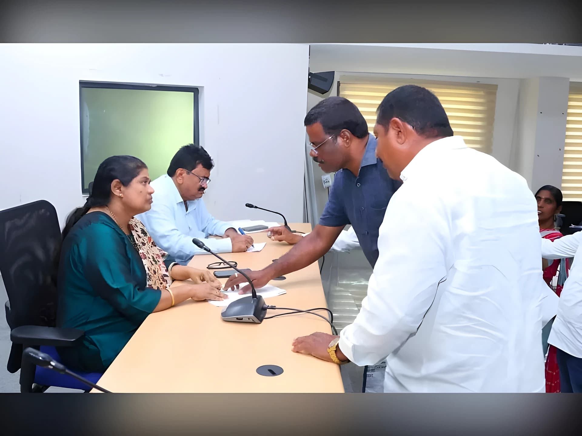 సిరిసిల్ల ప్రజావాణికి 140 అర్జీలు
