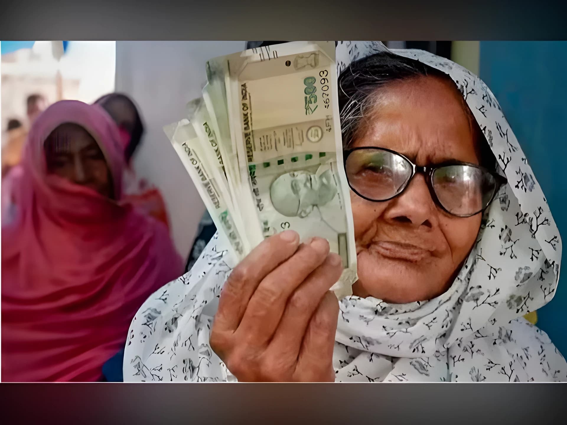 చేయూత పింఛన్ల కోసం భారీ దరఖాస్తులు