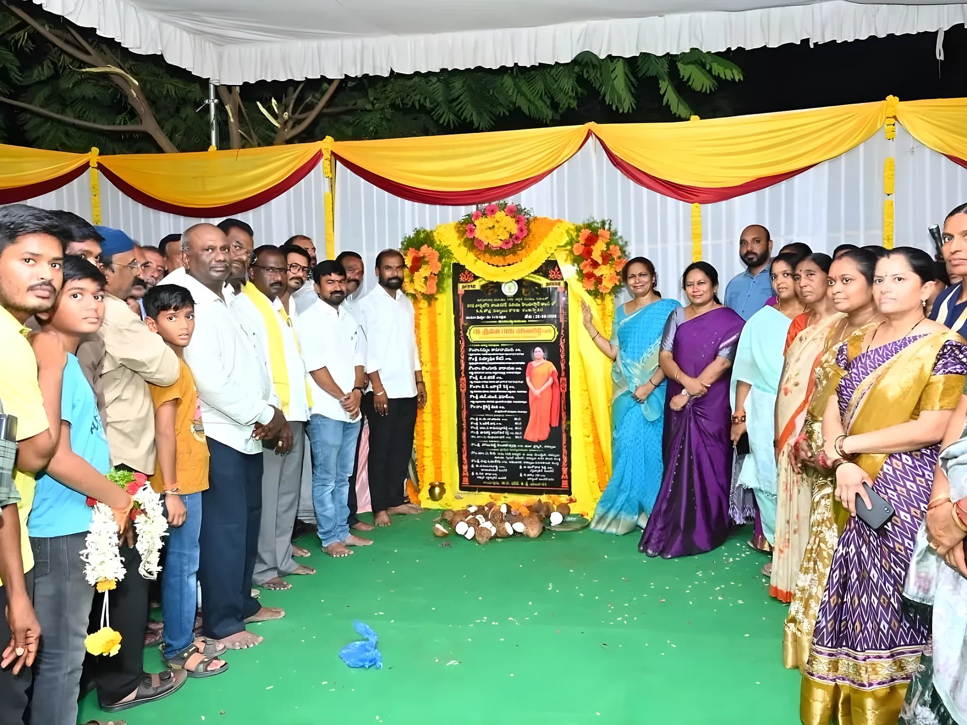 CC రోడ్ల నిర్మాణ పనులకు MLA భూమిపూజ