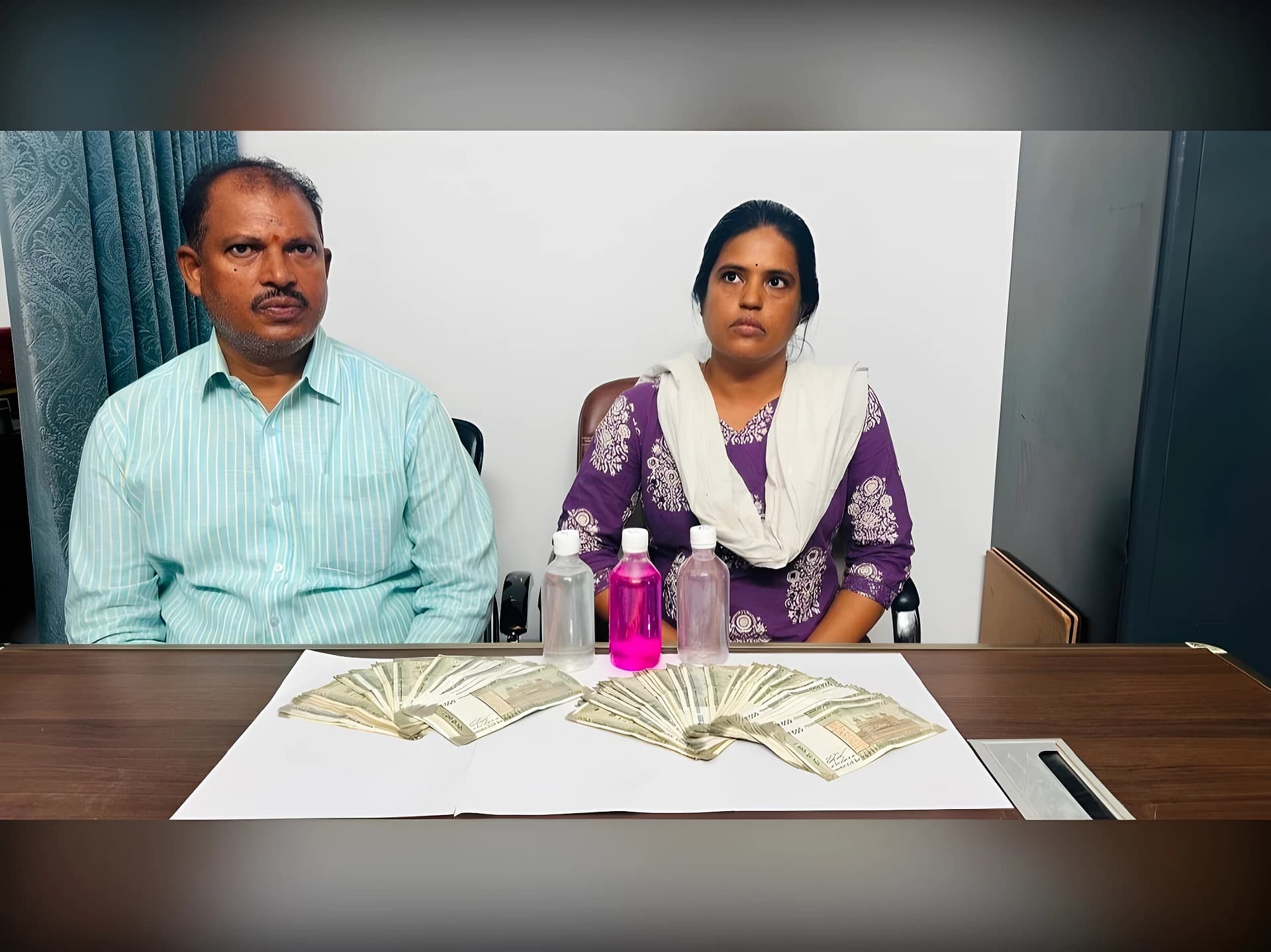 అడ్డంగా దొరికిపోయారు!