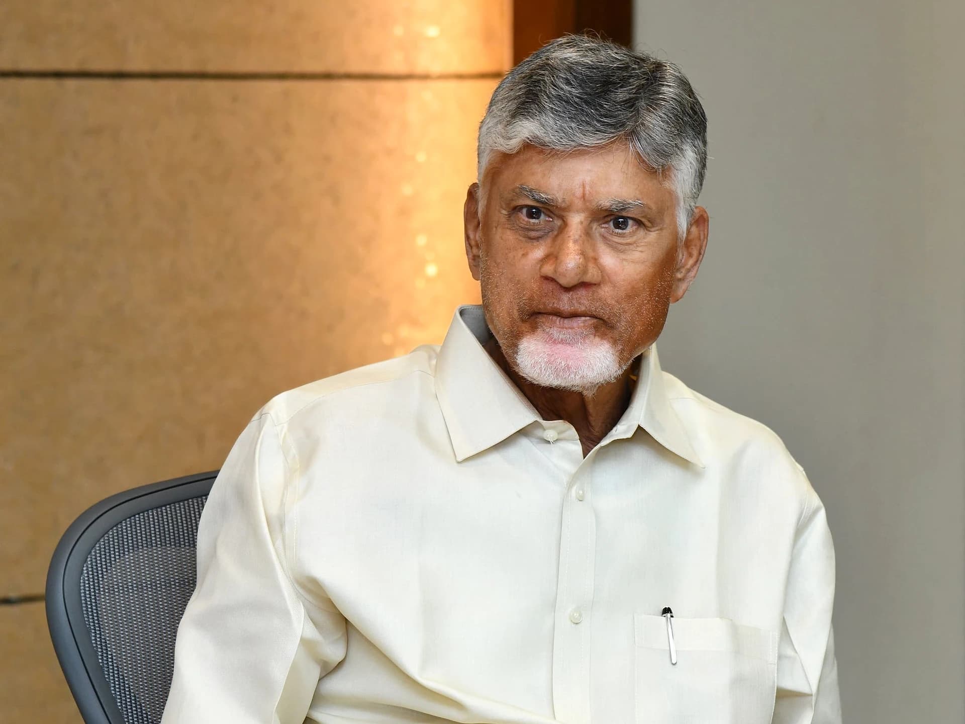 "సుప్రీంకోర్టుకు వెళ్తాం": చంద్రబాబు