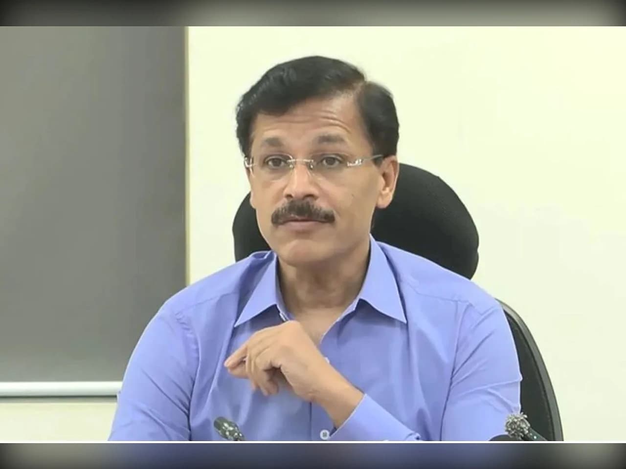 సెలబ్రిటీలూ బాధ్యత వహించాల్సిందే: FDA చీఫ్