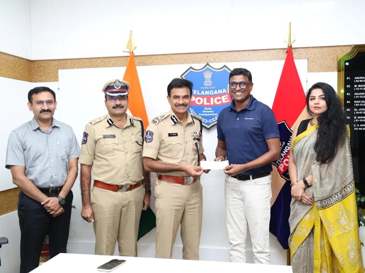 హైదరాబాద్లో Police Schoolకు 2 కోట్ల సాయం