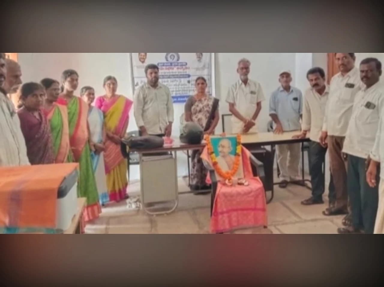 గాంధీ జయంతి రోజే గందరగోళం