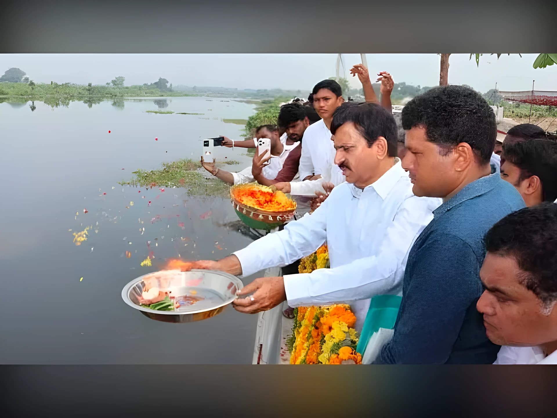 పాలేరు వాగు చెక్ డ్యాంను ప్రారంభించిన మంత్రి