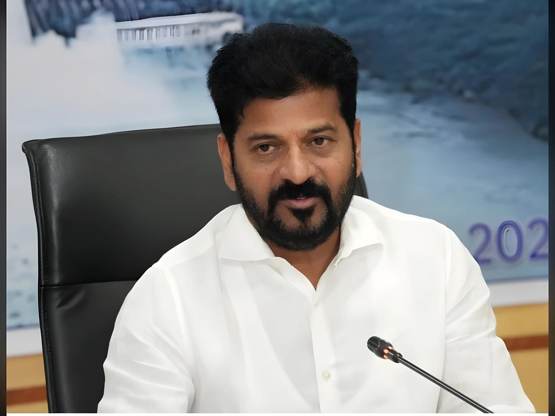 ఎర్రవల్లి భూముల అంశంపై సీఎం రేవంత్ రెడ్డి సమీక్ష