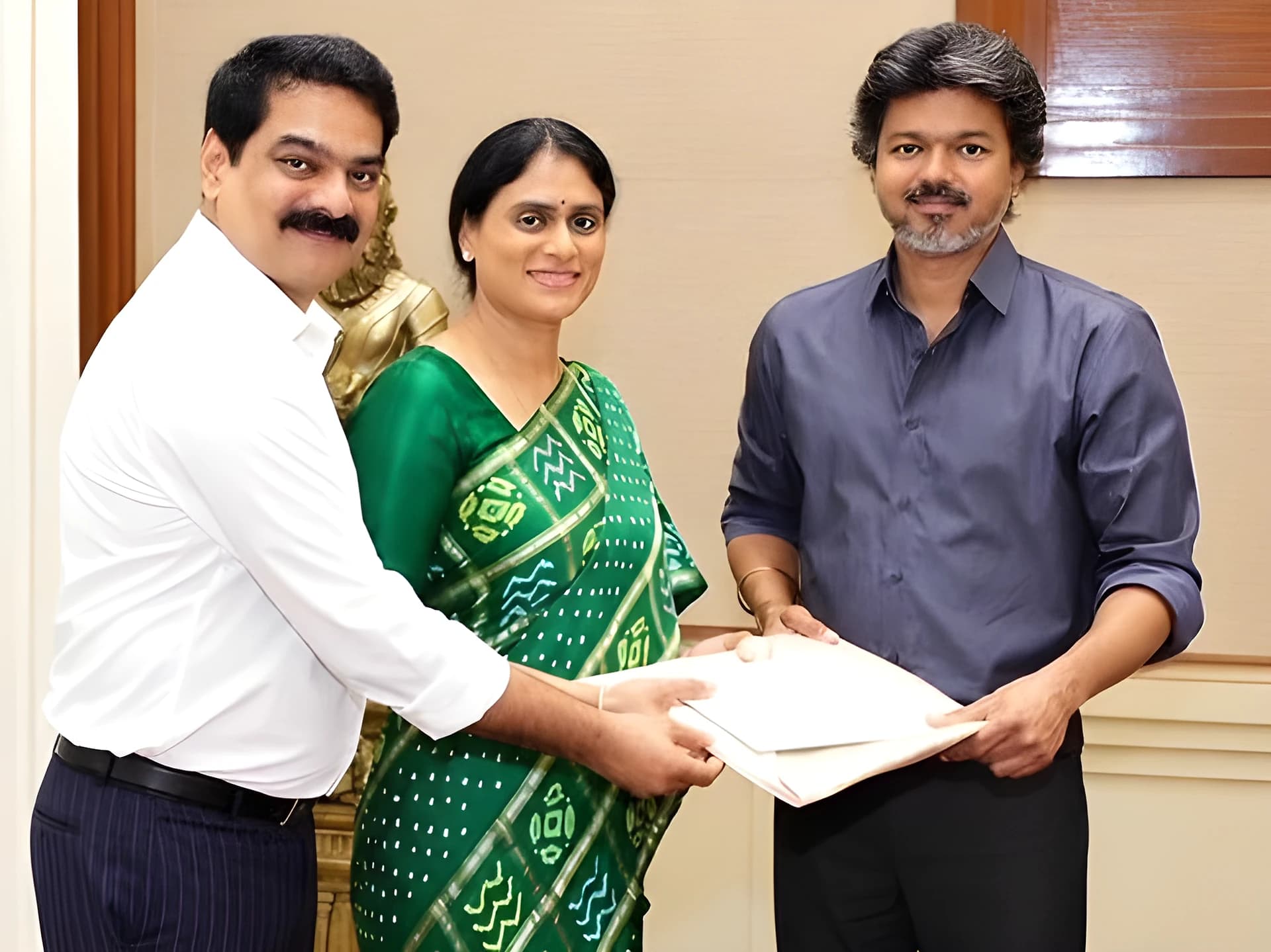 షర్మిల కూతురి పెళ్లికి CM విజయ్కు ఆహ్వానం