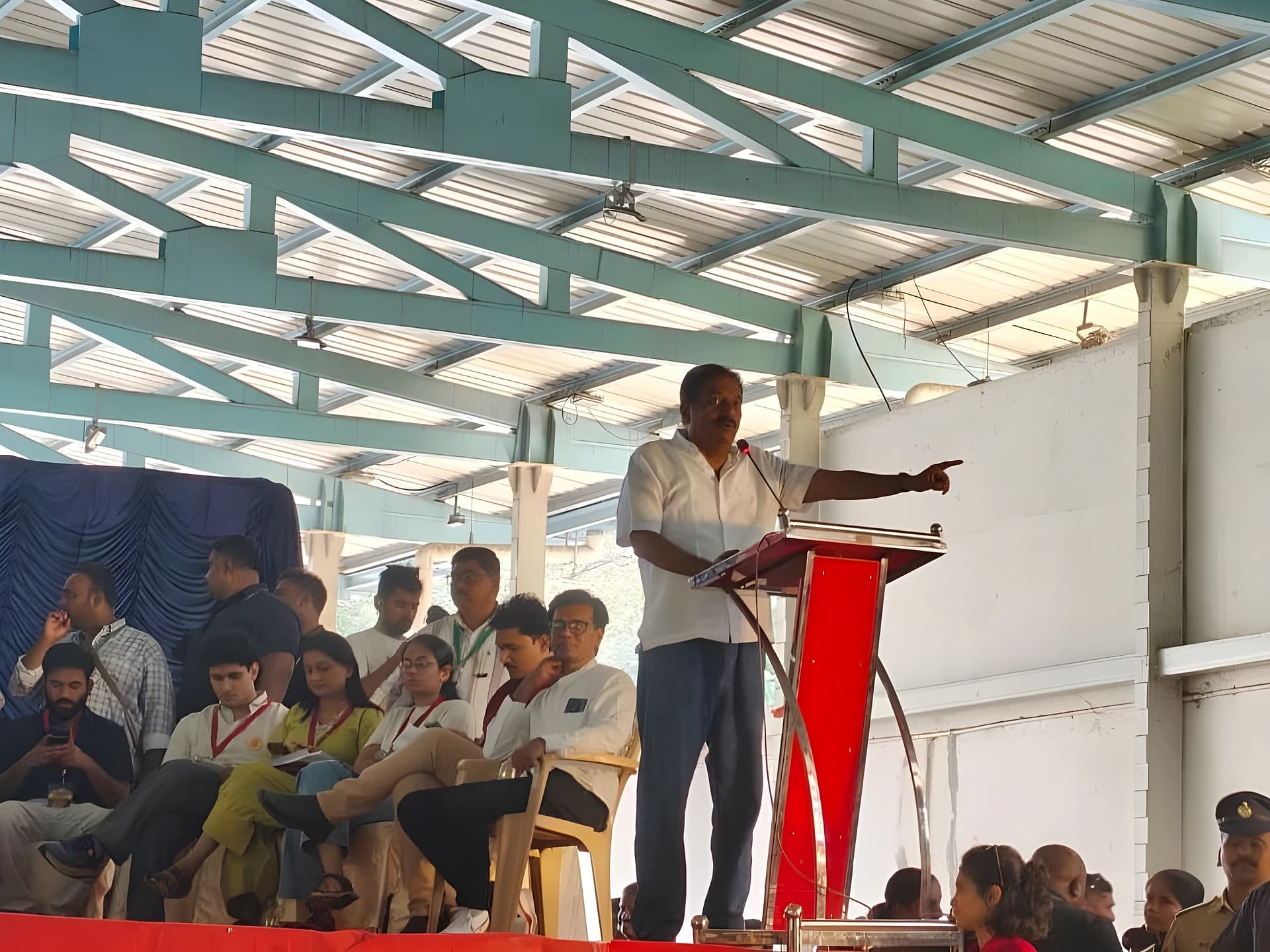 సెలెక్టివ్గా తీసేశారు- ప్రకాష్ రాజ్