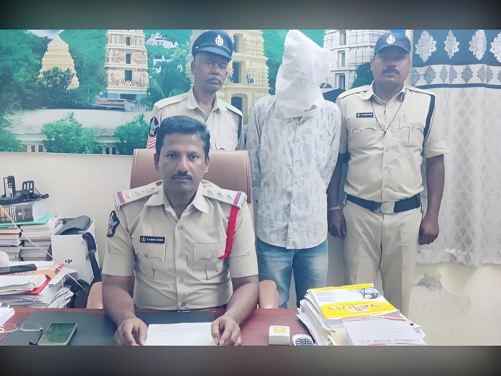 రీల్స్ ఆఫర్ అని పిలిచి బ్లాక్మెయిల్