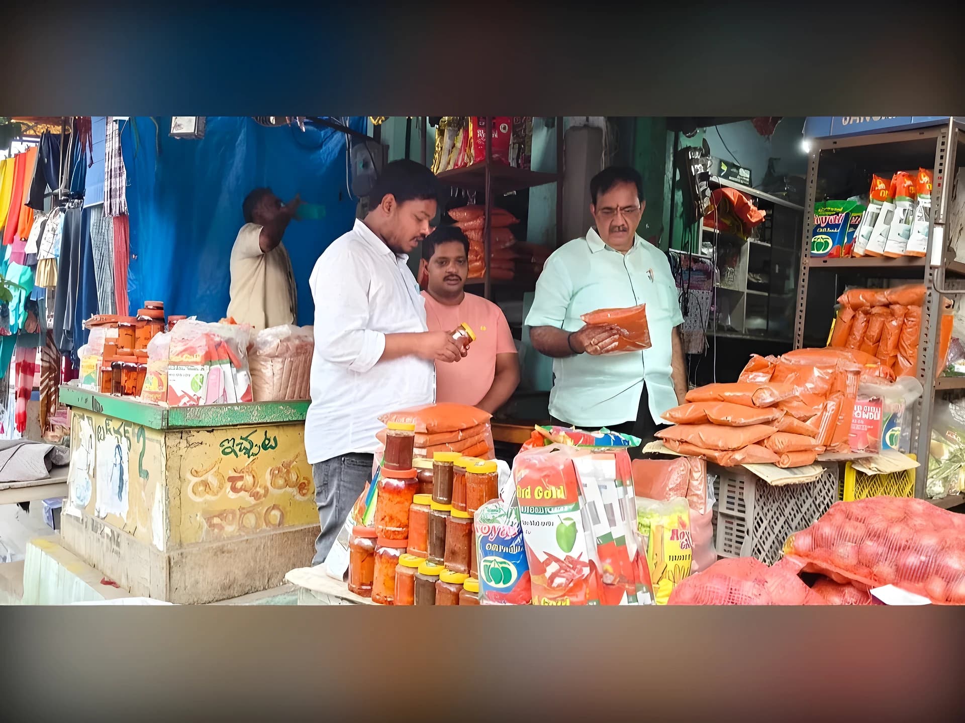 కల్తీ కారం షాపులపై తనిఖీ