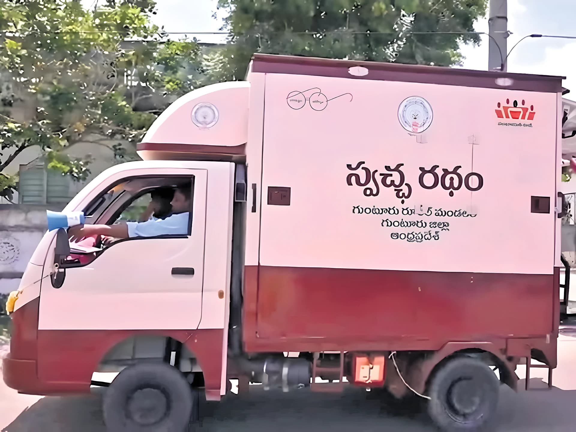 ప్లాస్టిక్ ఇస్తే సరుకులు.. రెస్పాన్స్ అదుర్స్
