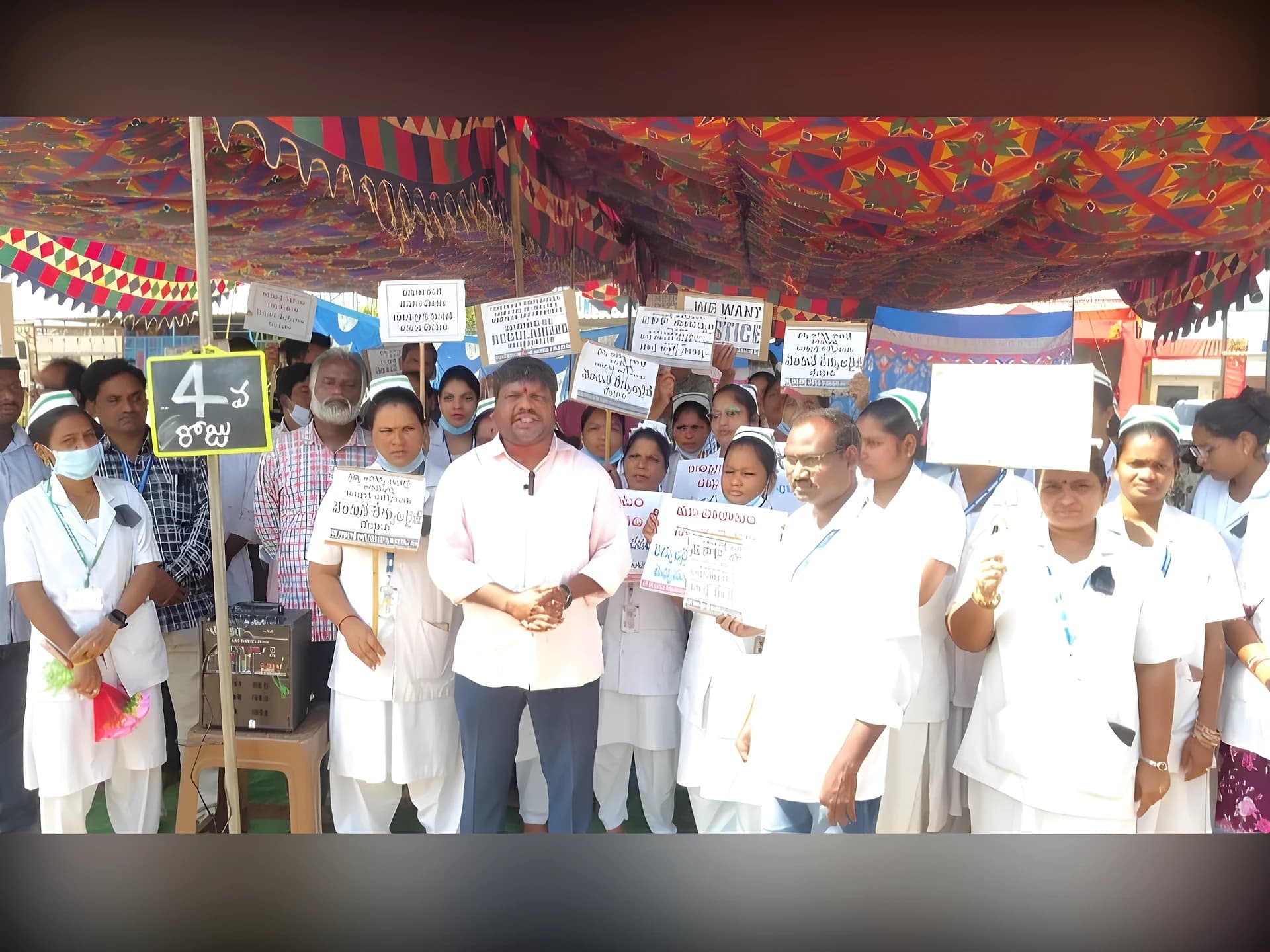 పాడేరులో హెల్త్ వర్కర్ల ధర్నా