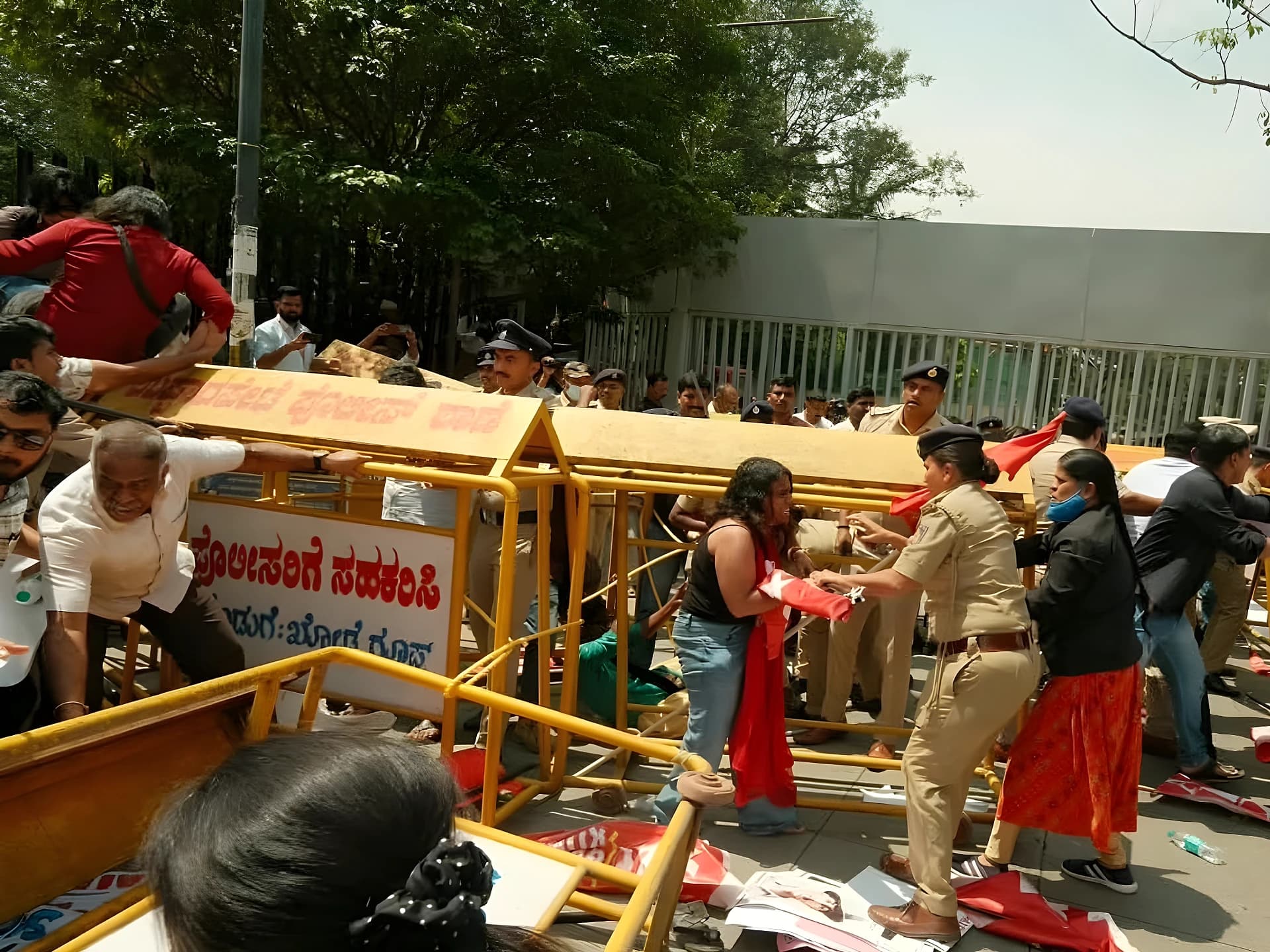 BJPకి, కాంగ్రెస్కు తేడా ఏముంది.. AISA ఫైర్!