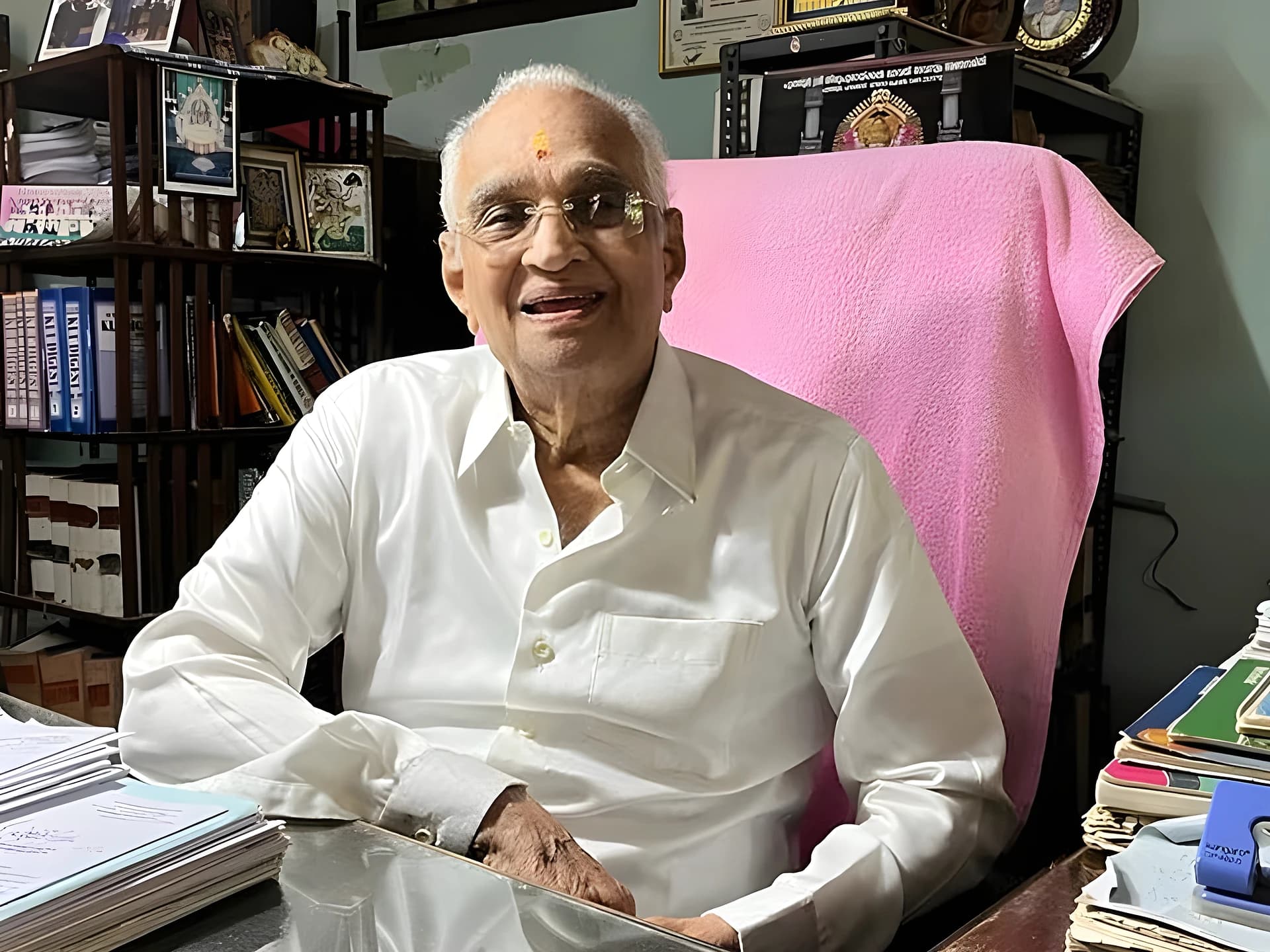 100 ఏళ్ల వయసులో లాయర్కు అరుదైన గుర్తింపు!