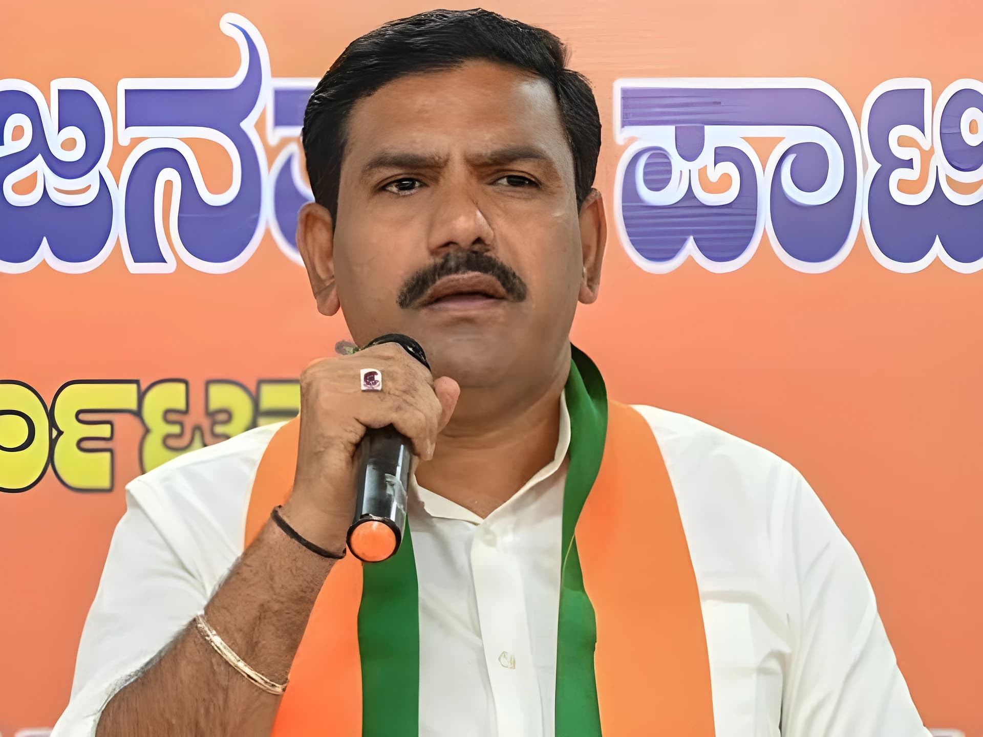 కాంగ్రెస్ MLAలు BJP వైపు చూస్తున్నారు.. BJP ప్రెసిడెంట్!